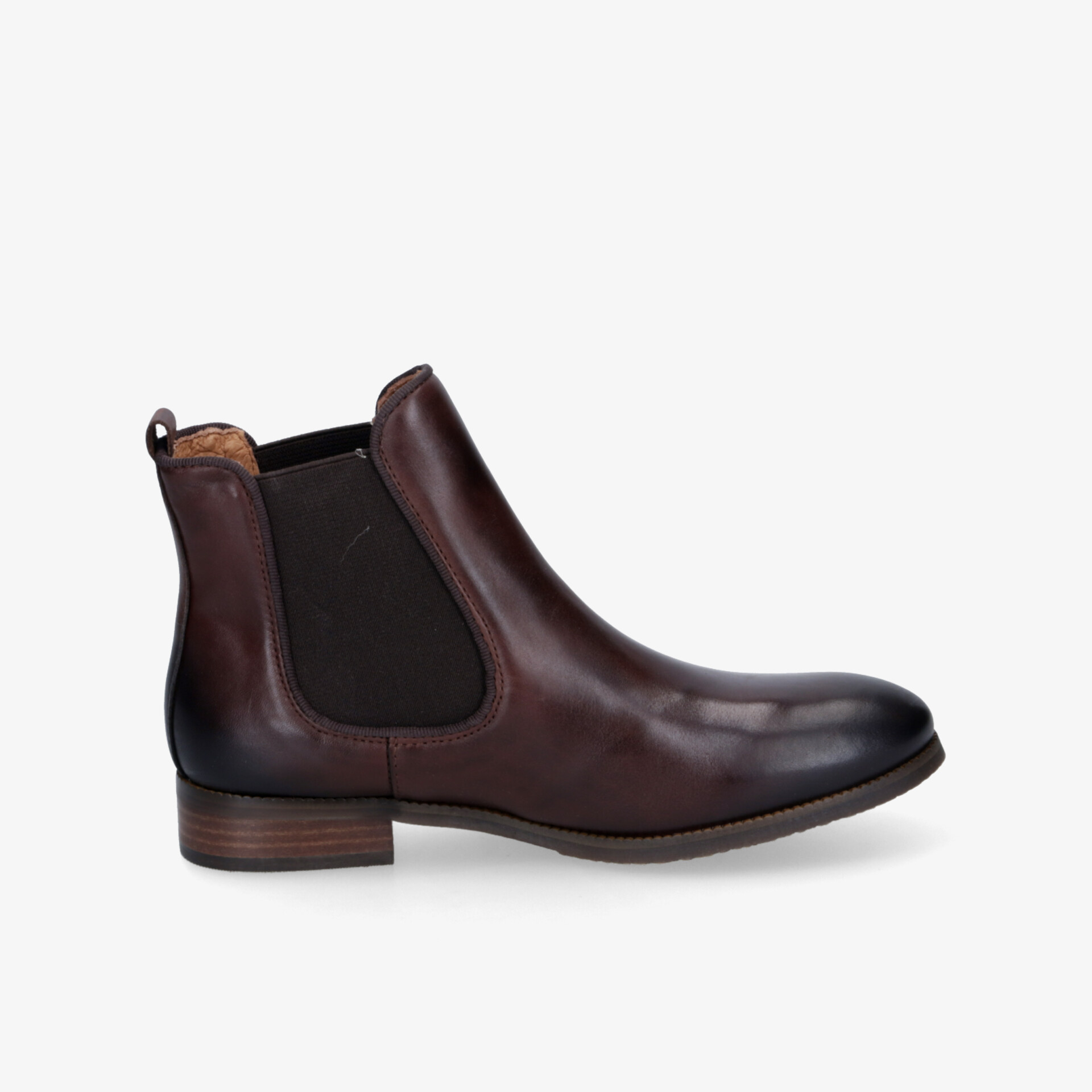 Seitliche Ansicht eines eleganten braunen Chelsea Boots aus hochwertigem Leder mit elastischen Seiten und robustem Absatz