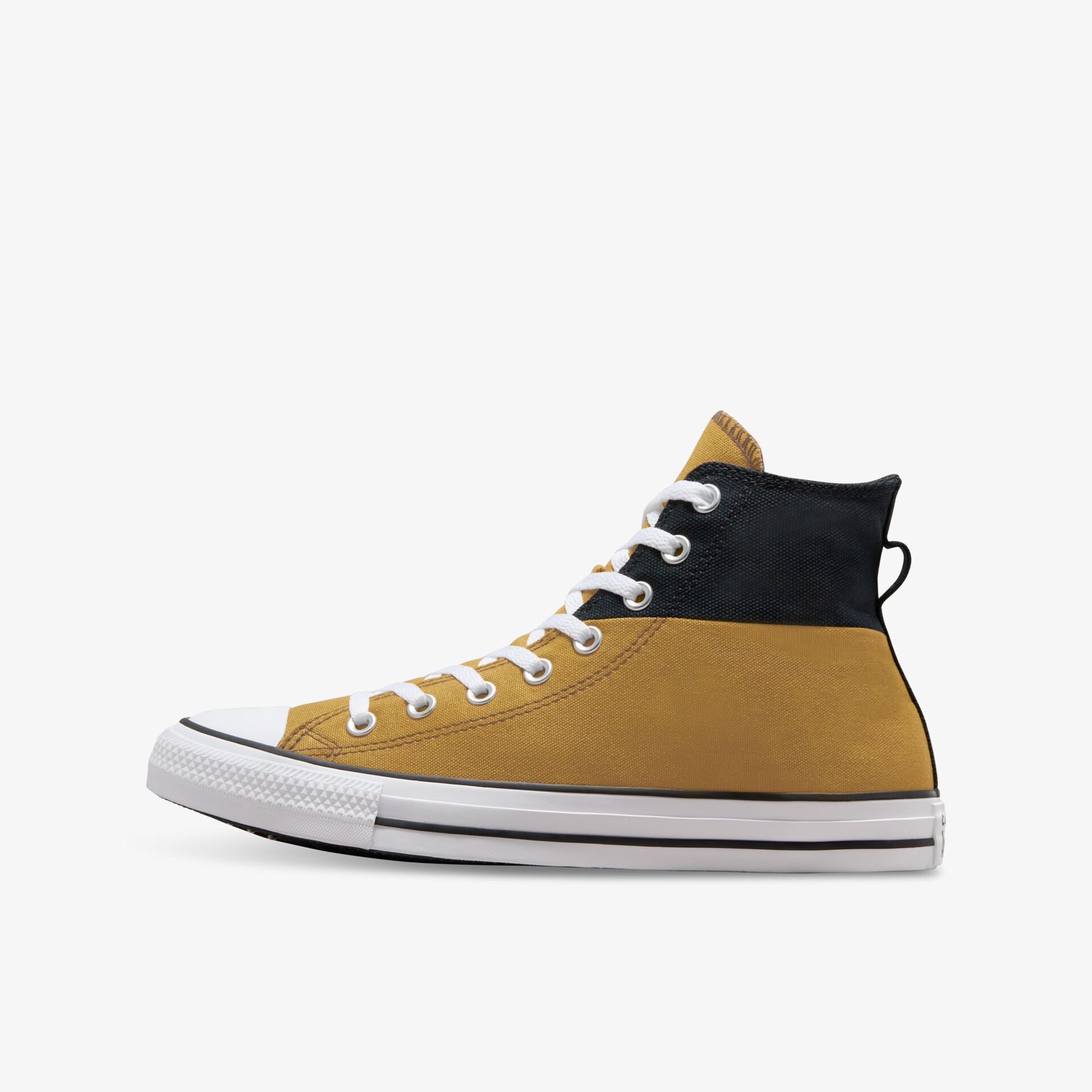 Seitliche Ansicht eines hohen gelb-schwarzen Canvas-Sneakers mit robusten Sohlen und weißen Schnürsenkeln