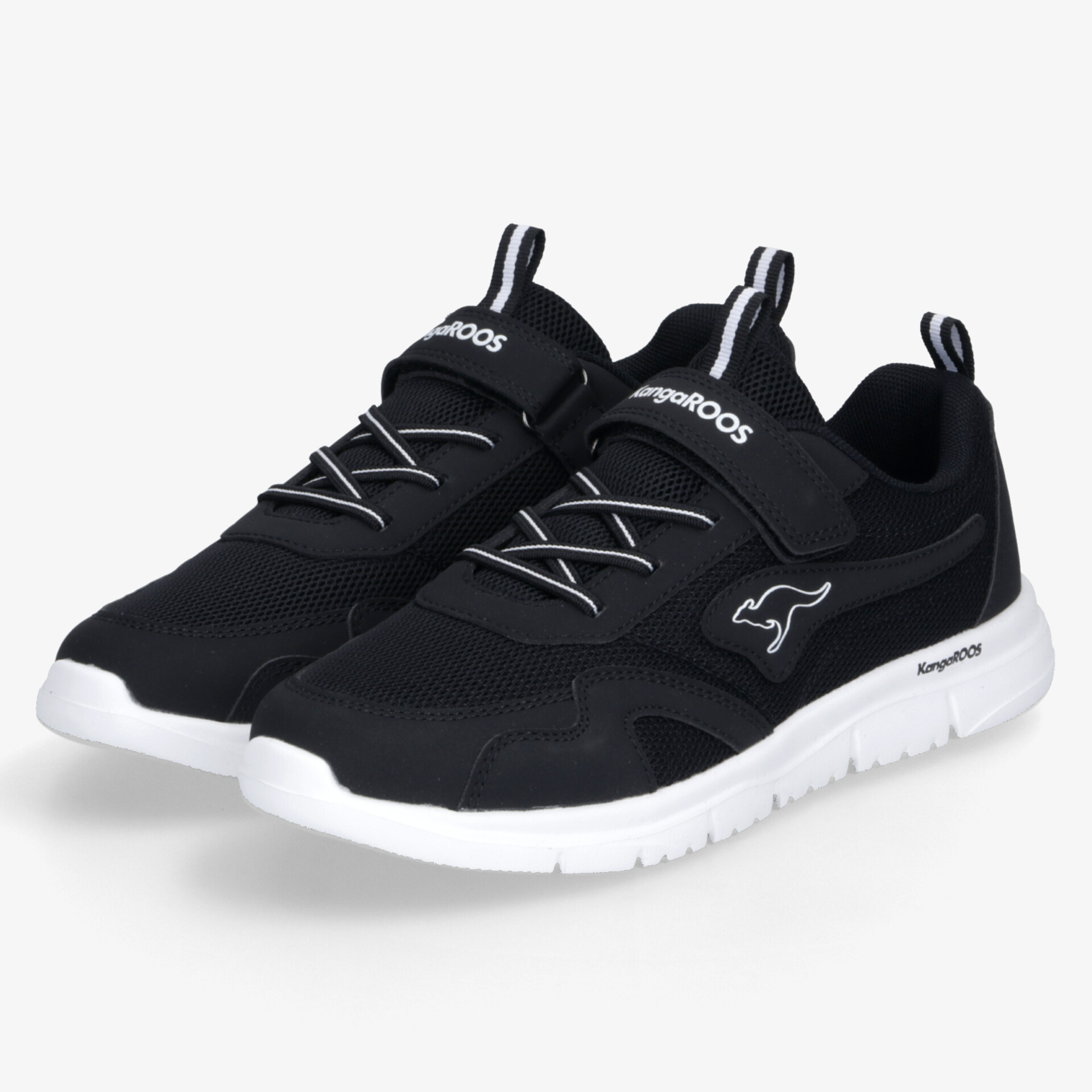 Sportliche schwarze Sneaker mit weißer Sohle, leicht, bequem und strapazierfähig für vielseitige Einsätze
