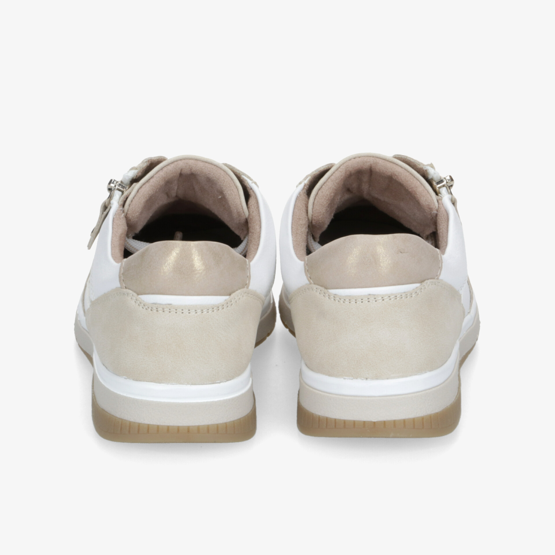 Rückansicht von zwei bequemen Sneakern mit gepolstertem Fersenbereich und rutschfester Sohle