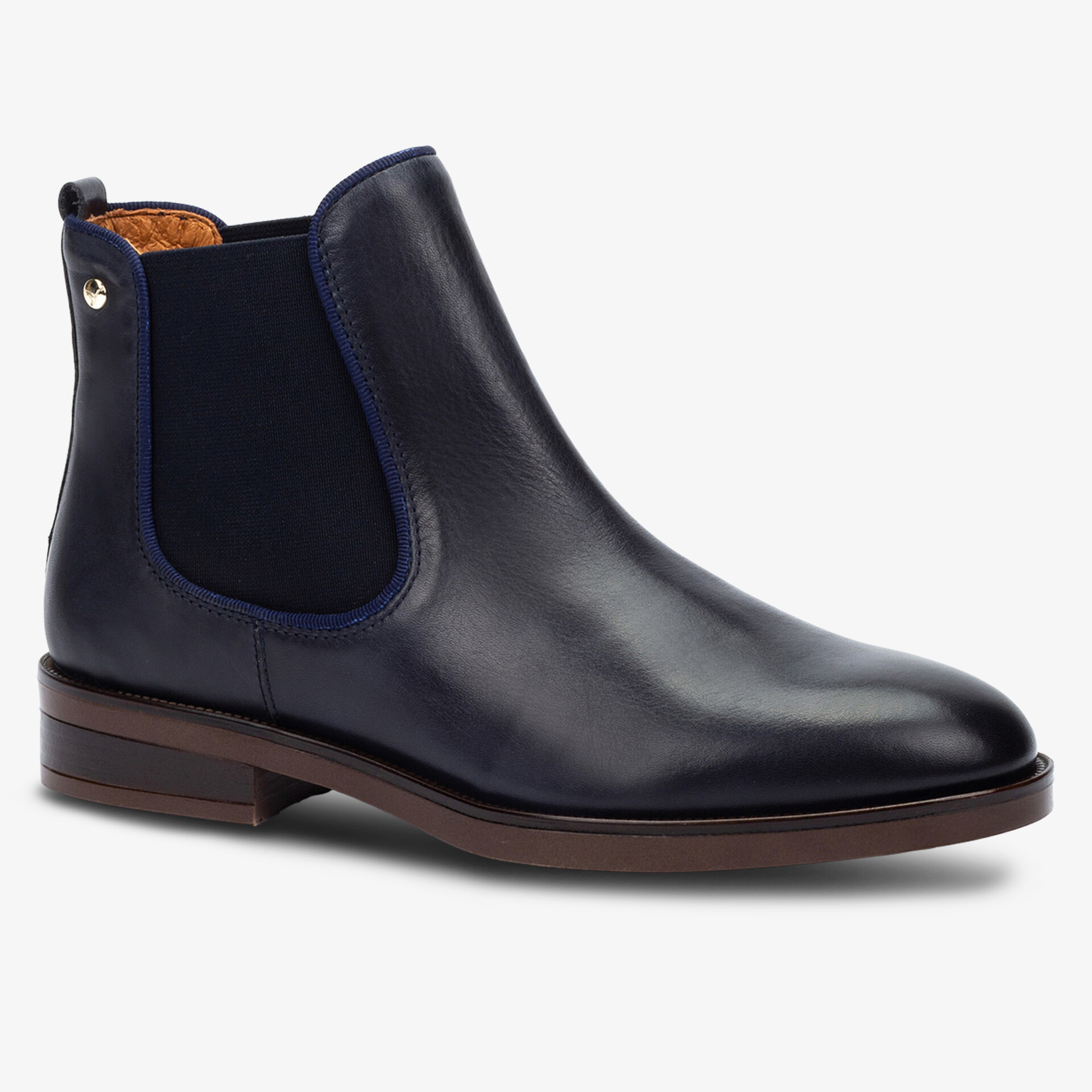 Eleganter Chelsea Boot aus glattem Leder mit elastischen Seiteneinsätzen und komfortabler Gummisohle, seitliche Ansicht