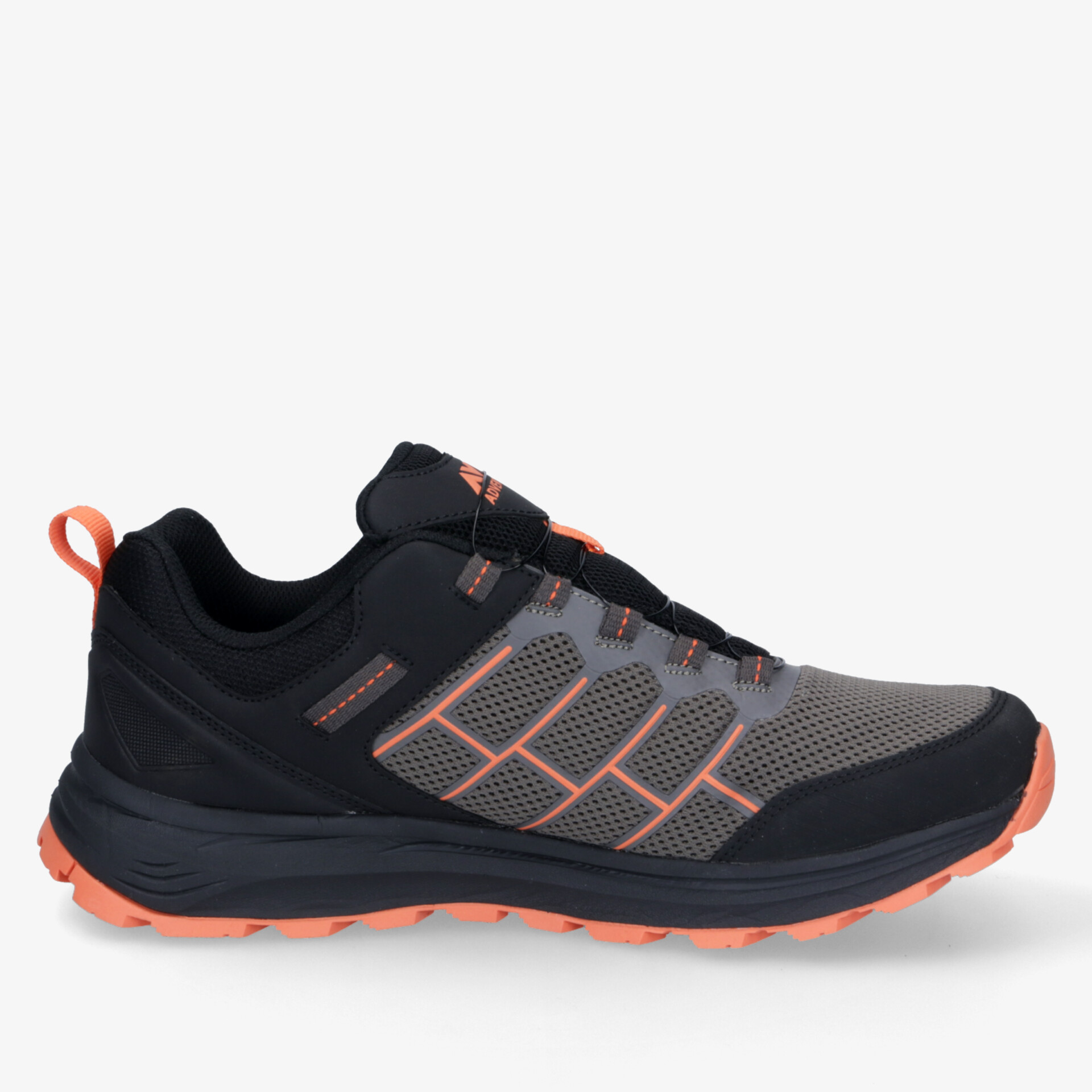 Leichter schwarzer Trailrunning Schuh mit orangefarbenen Details und rutschfester Sohle für optimalen Komfort und Stabilität