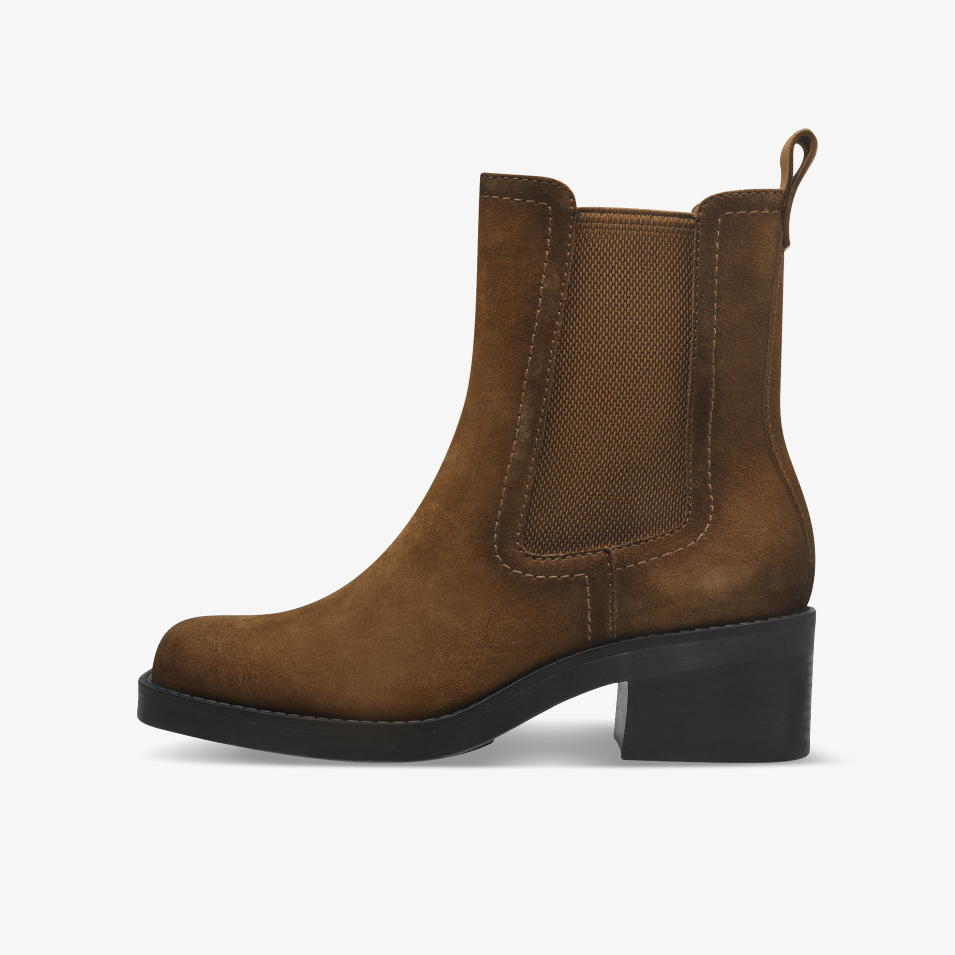 Eleganter brauner Chelsea Boot aus weichem Veloursleder mit praktischem Elastikeinsatz und stabilem Blockabsatz seitlich