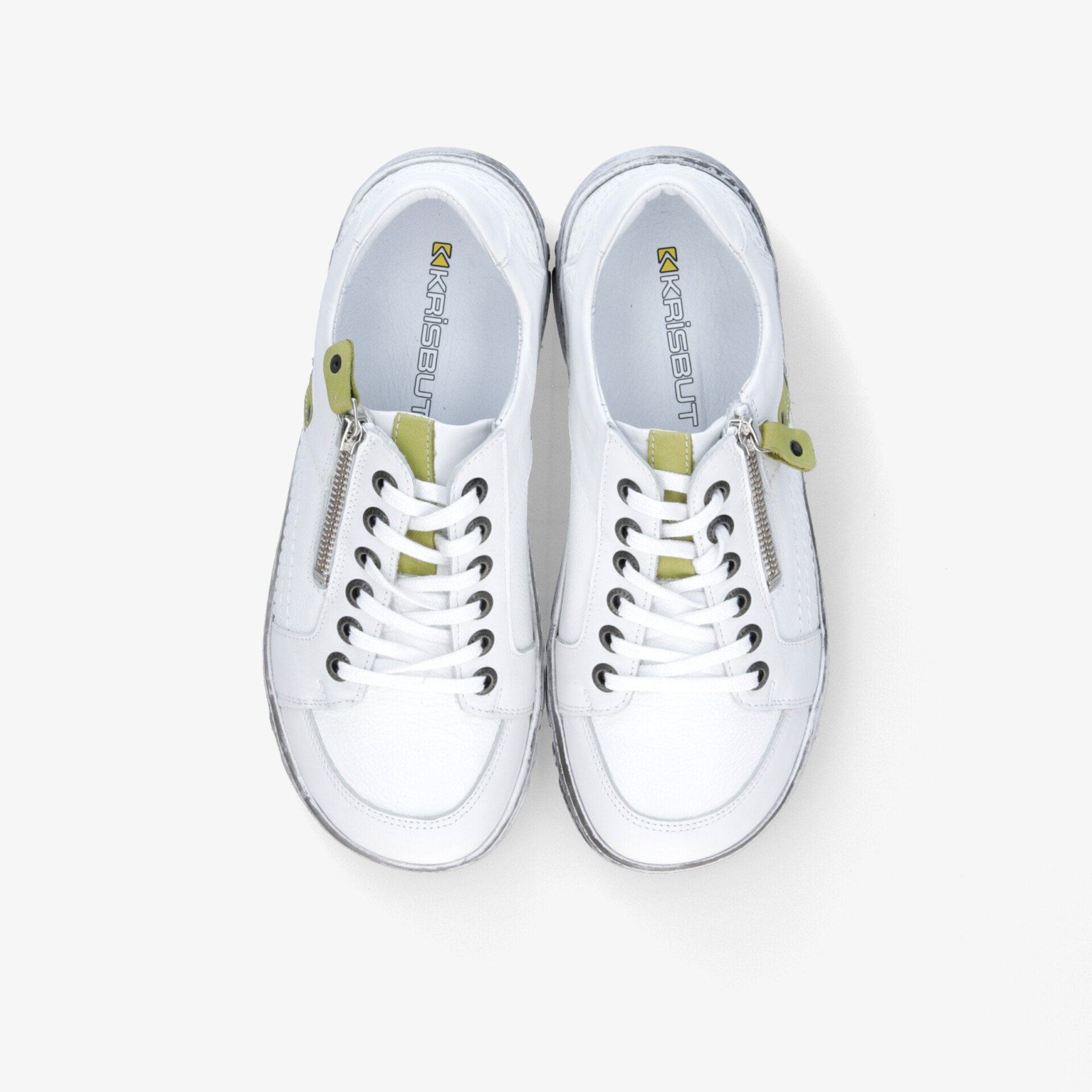 Weiße Sneaker Paar von oben liegend, atmungsaktiv, leicht und mit flexibler Sohle, sportlich und modisch