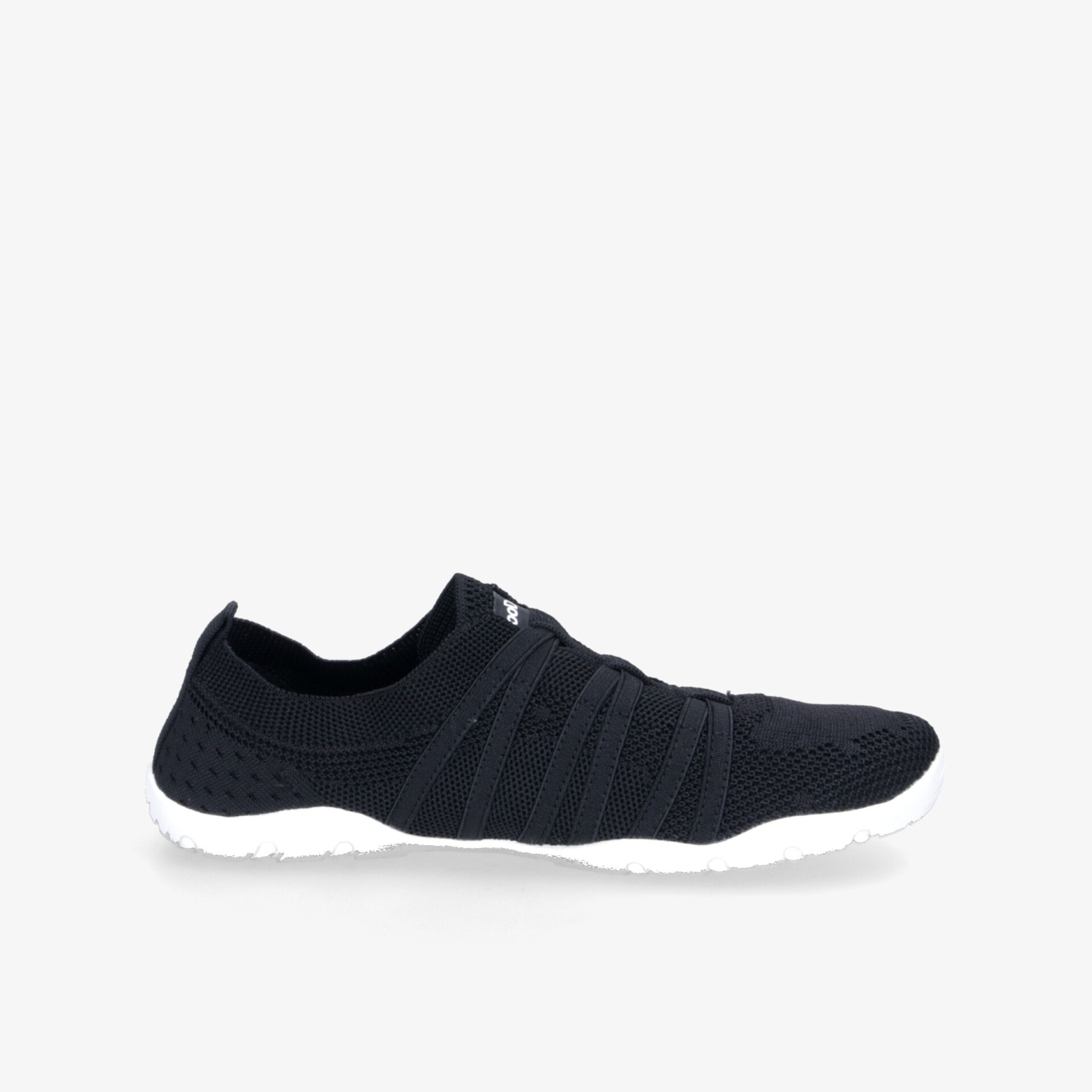 Leichter Sportschuh mit flexibler Passform, atmungsaktivem Material und rutschfester, weißer Sohle für optimalen Komfort