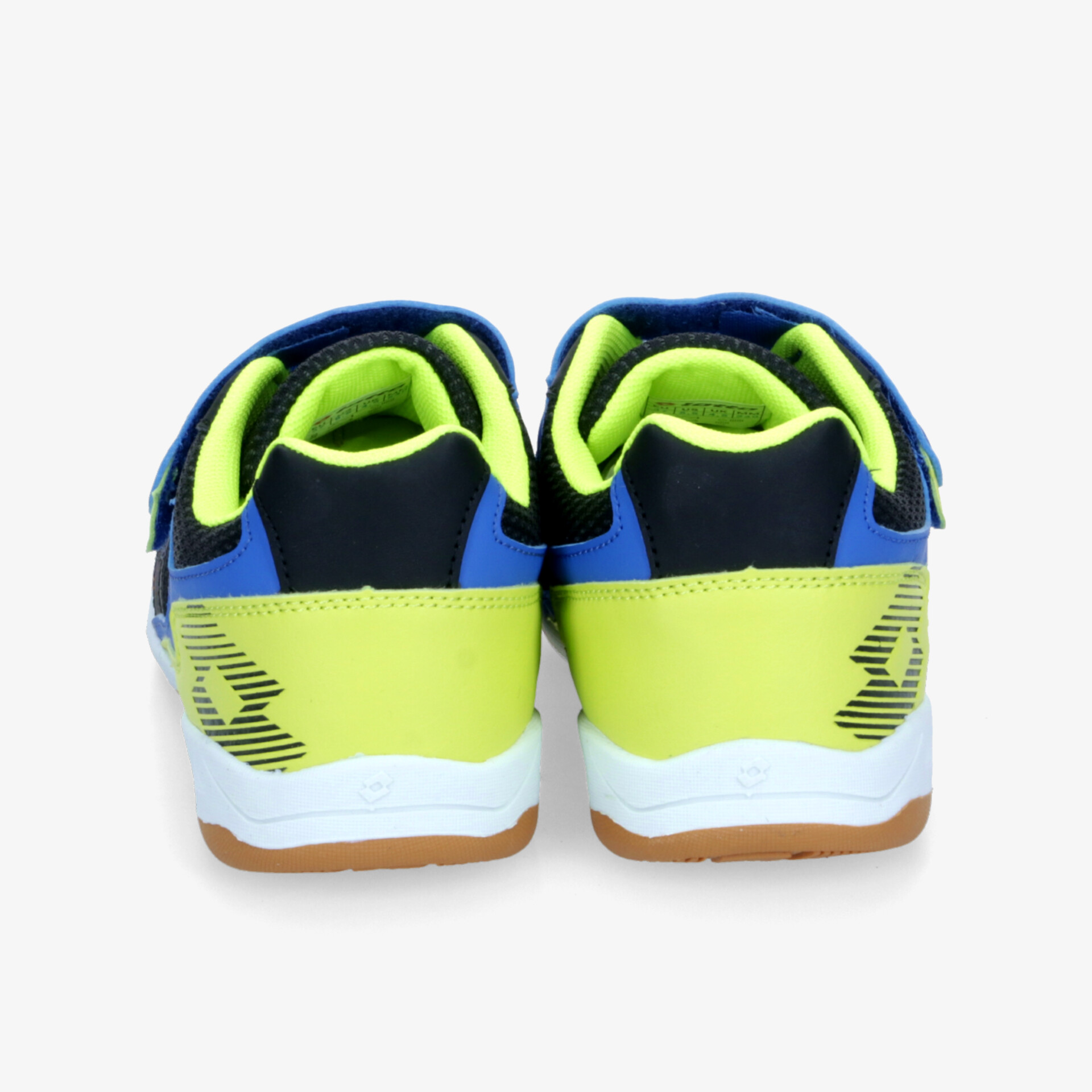 Rückansicht Paar Sportschuhe mit Klettverschluss, rutschfester Sohle und gepolstertem Innenraum für hohen Tragekomfort