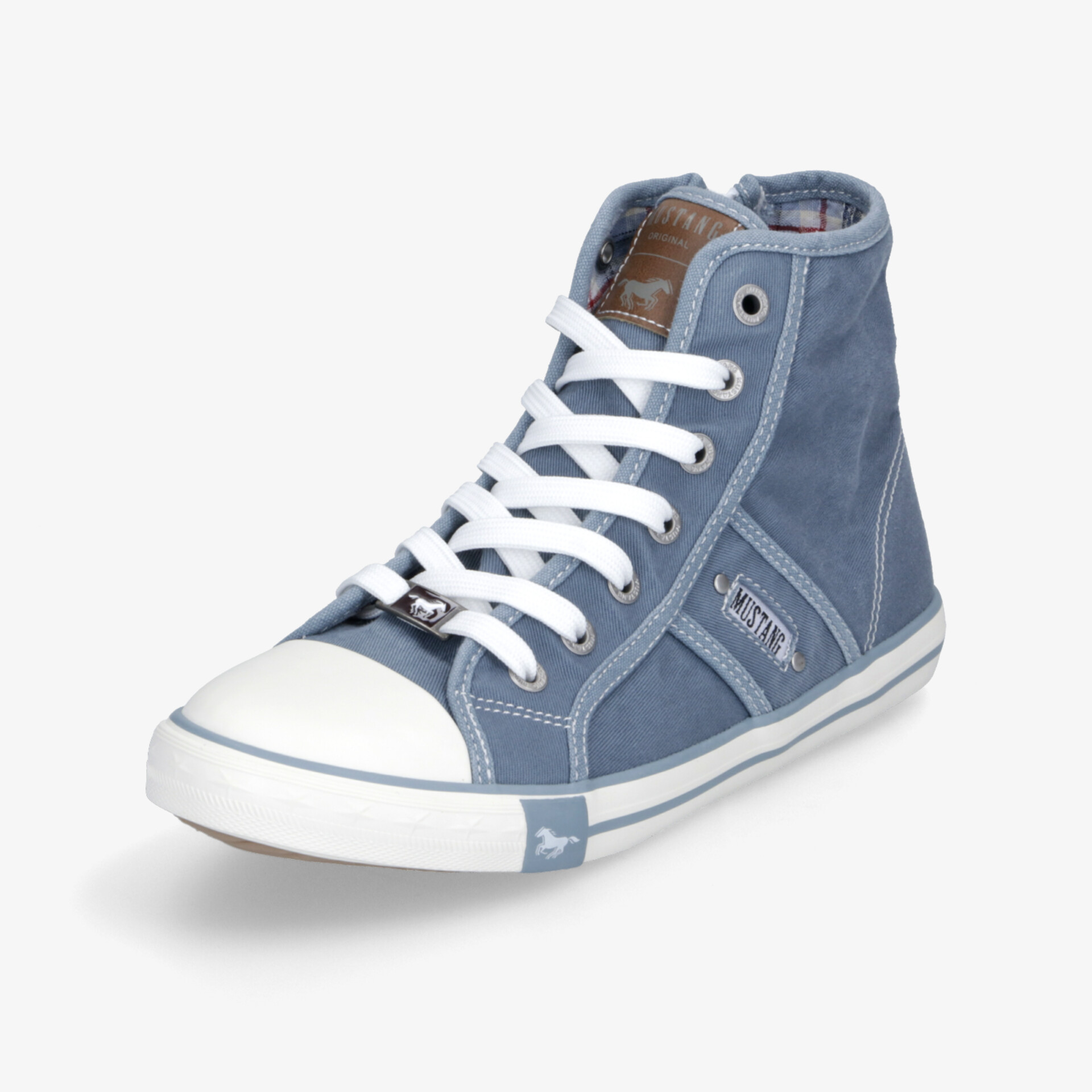 Hoher blauer Leinenschuh mit weißen Schnürsenkeln und robuster weißer Gummisohle, sportlich und bequem