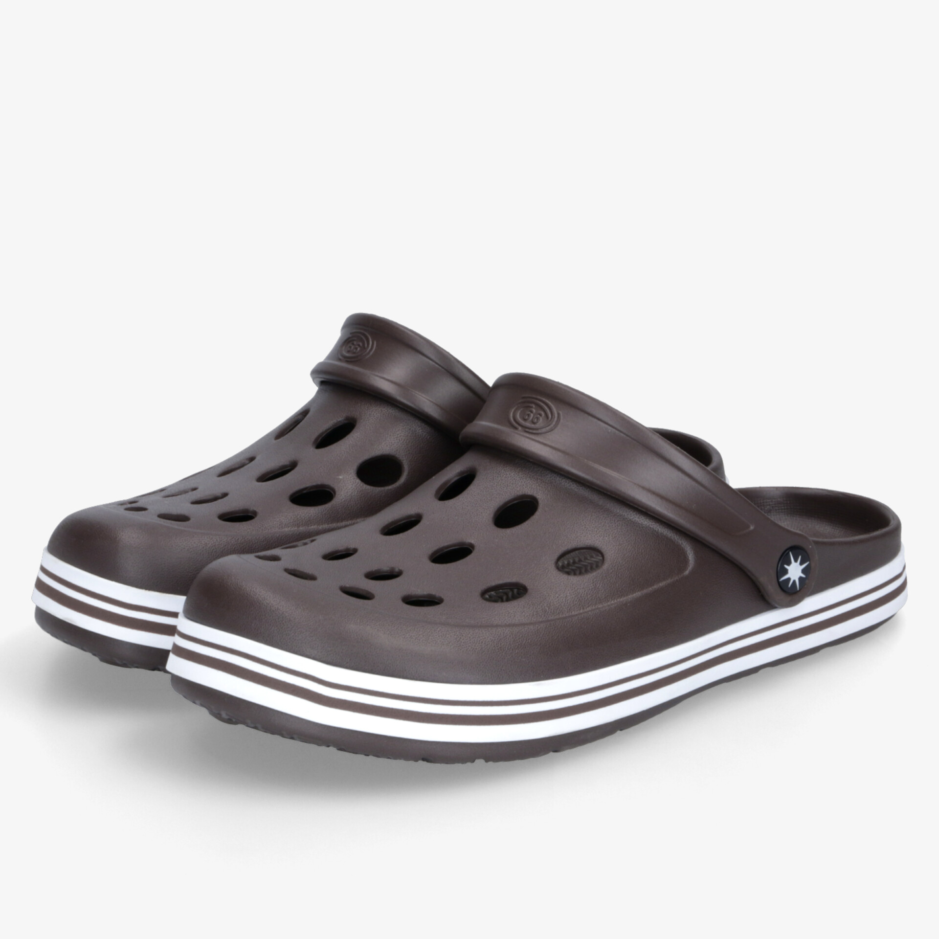 Komfortable braune Clogs mit Belüftungslöchern und rutschfester Sohle für vielseitigen Einsatz drinnen und draußen.