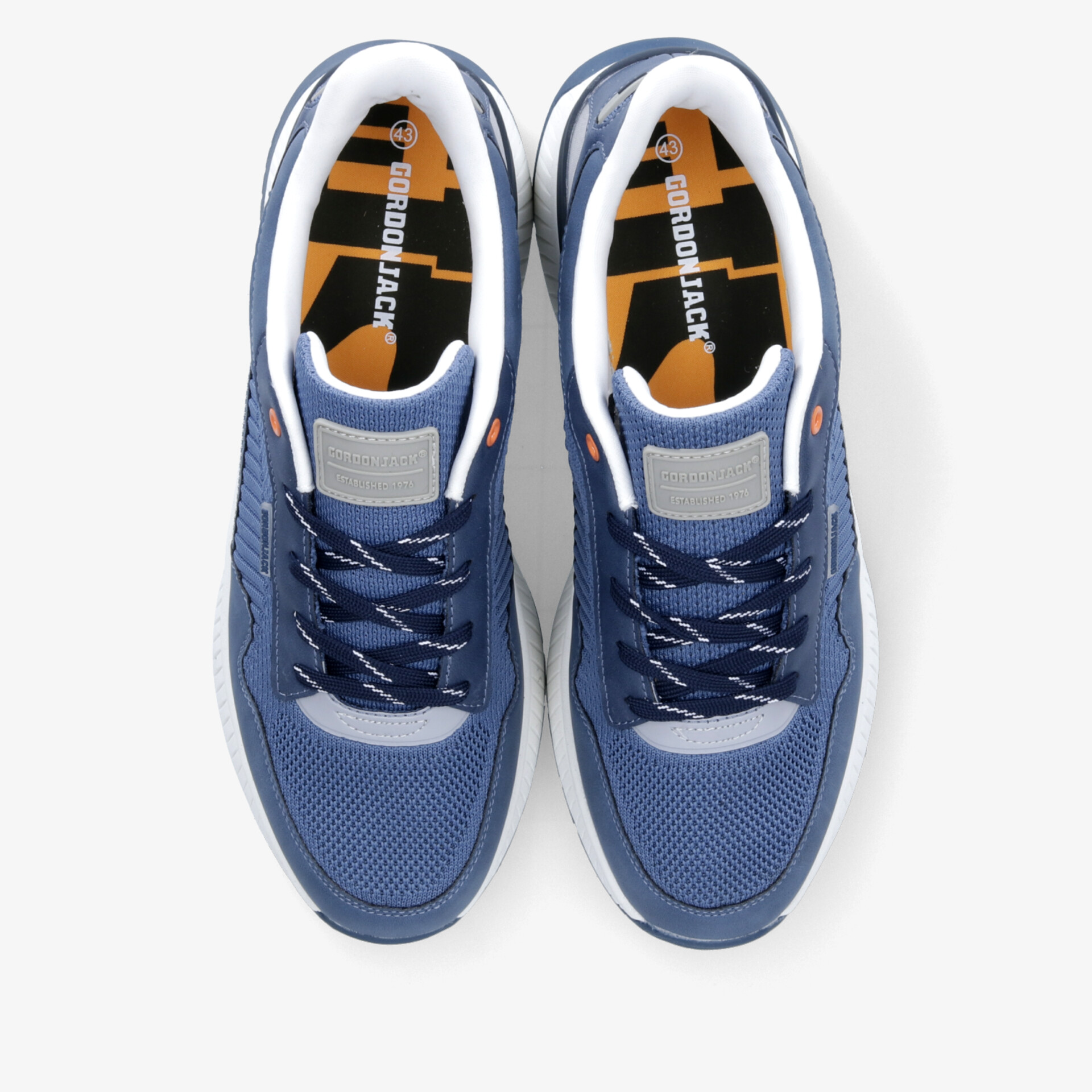 Leichte blaue Sportschuhe, top Ansicht, atmungsaktives Material, gepolstert, stabiler Halt