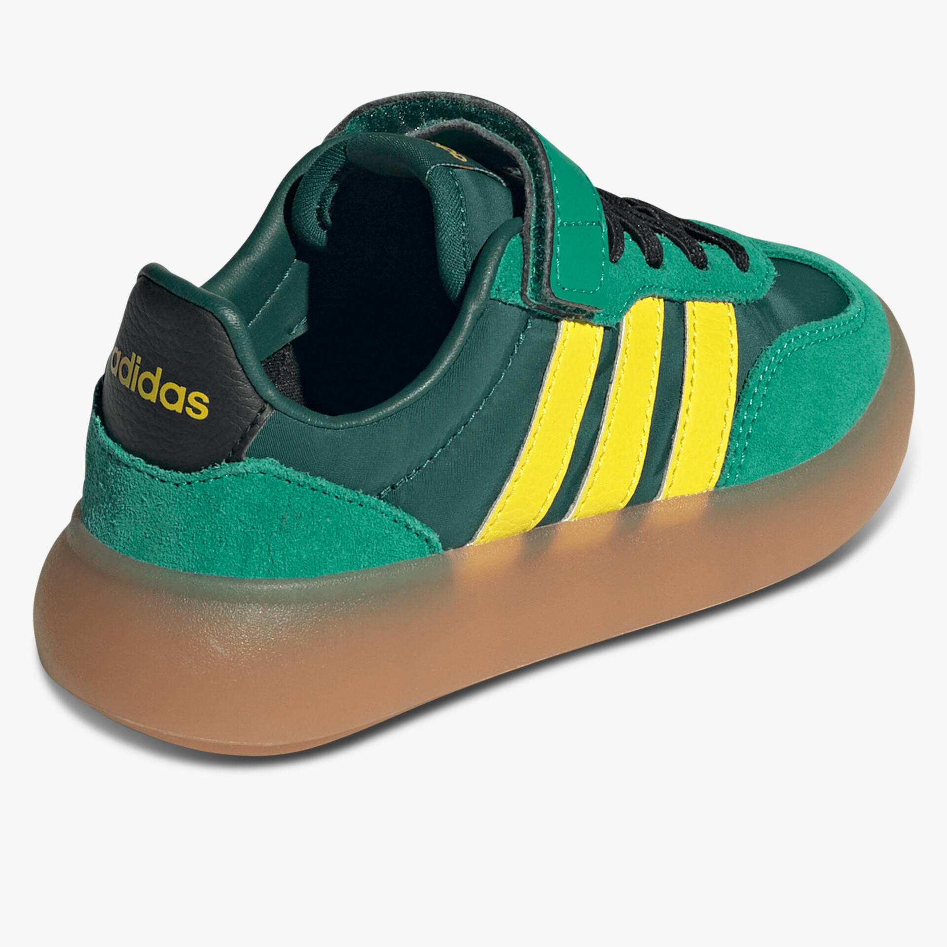 Grüner Sneaker mit gelben adidas Streifen und brauner runder Sohle, sportlich und bequem