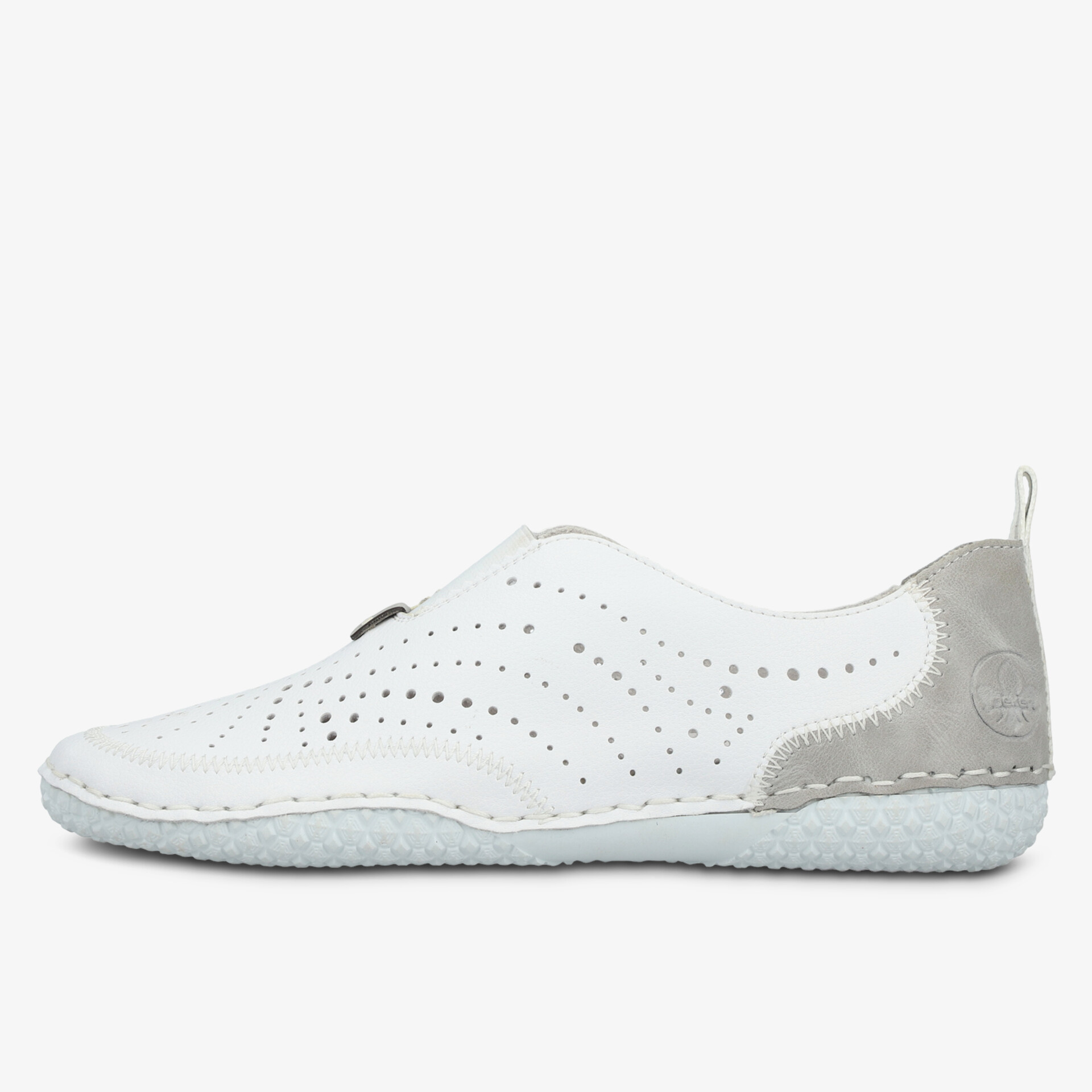 Leichter und atmungsaktiver Schuh mit perforiertem Obermaterial und flexiblem Sohlenbereich für hohen Tragekomfort
