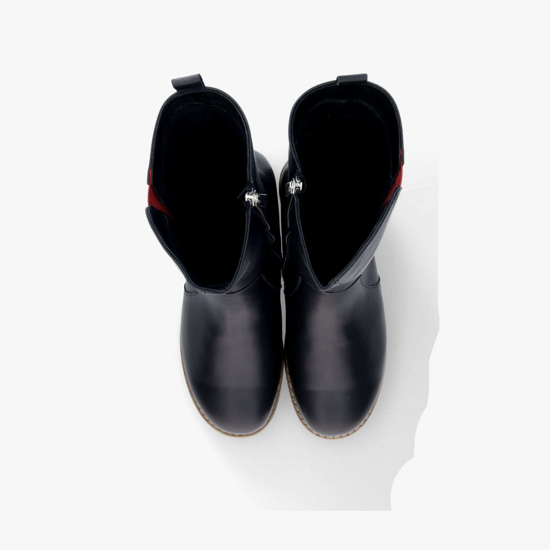 Robuste schwarze Stiefel im Paar von oben, bequem und hochwertig gefertigt, ideal für den Alltag