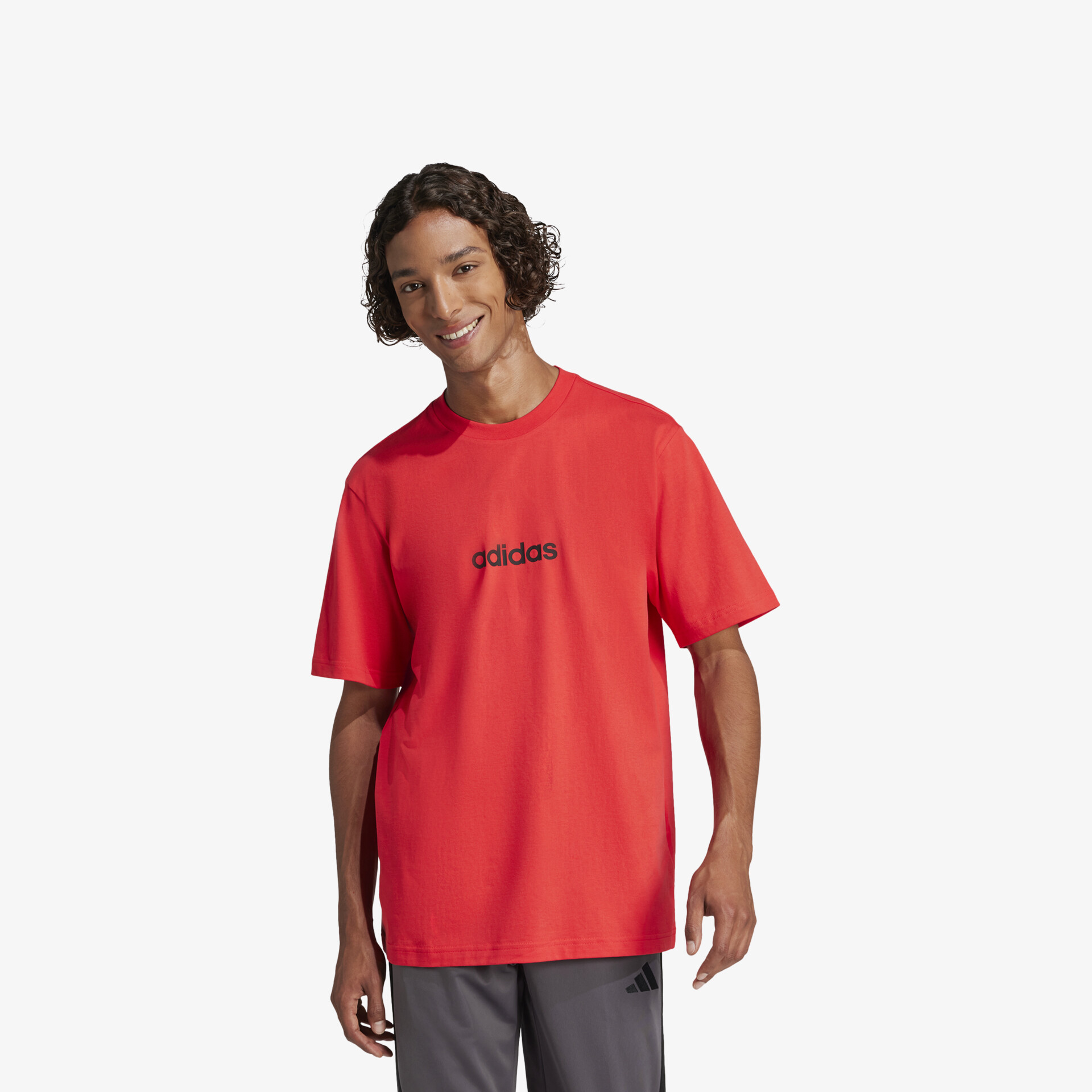 Rotes T-Shirt mit kurzer Ärmellänge, angenehmer Schnitt, ideal für Alltag und Freizeit, modernes Design