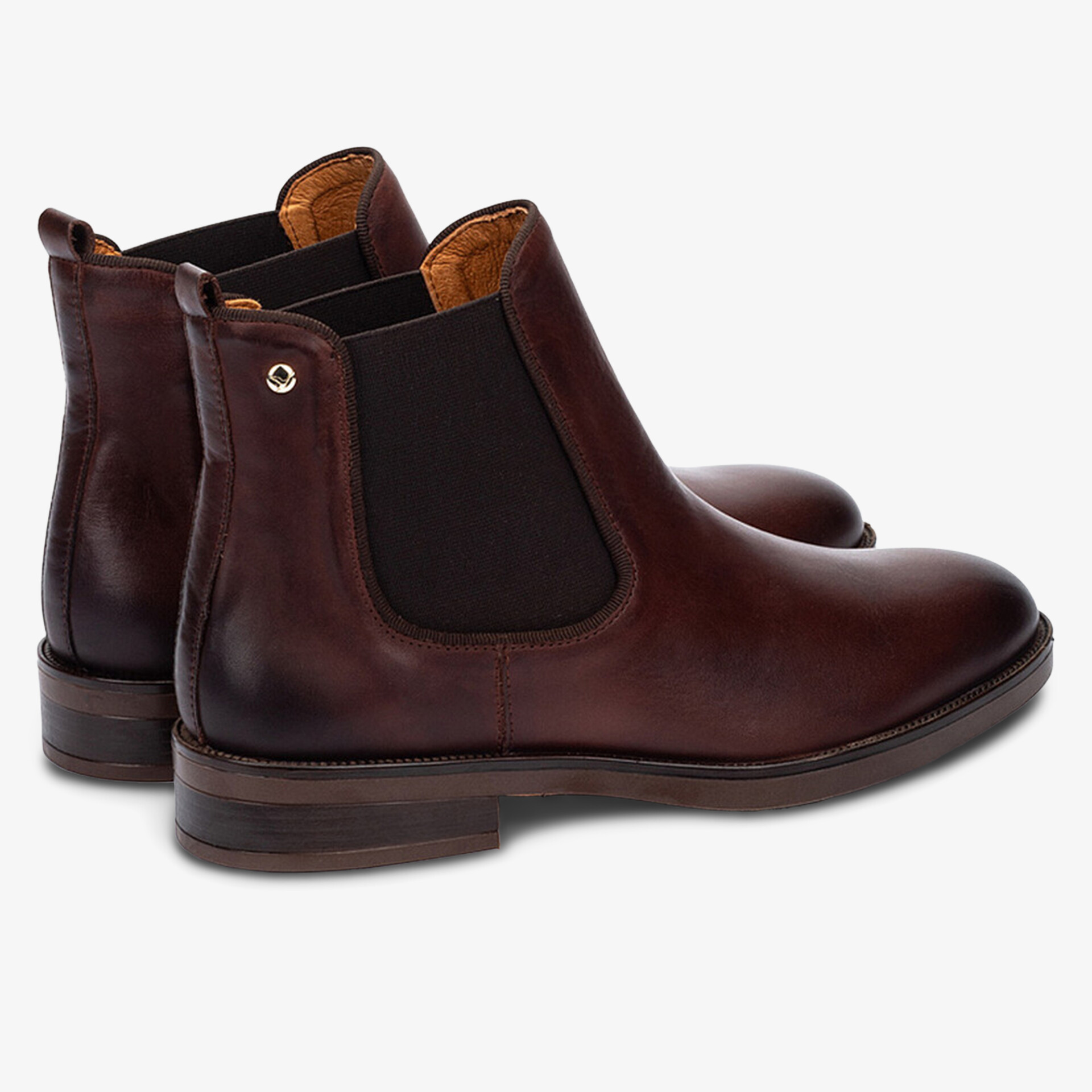 Elegante Chelsea Boots aus hochwertigem Leder mit elastischen Einsätzen und bequemer Passform seitlich fotografiert
