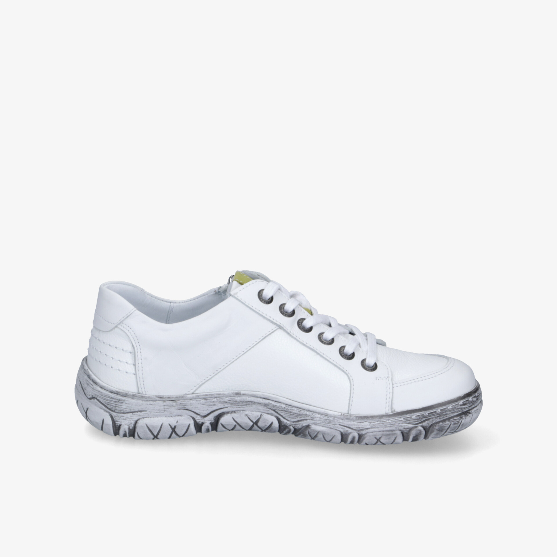 Moderner weißer Sneaker mit bequemer Passform und strapazierfähiger, stabiler Sohle seitlich dargestellt