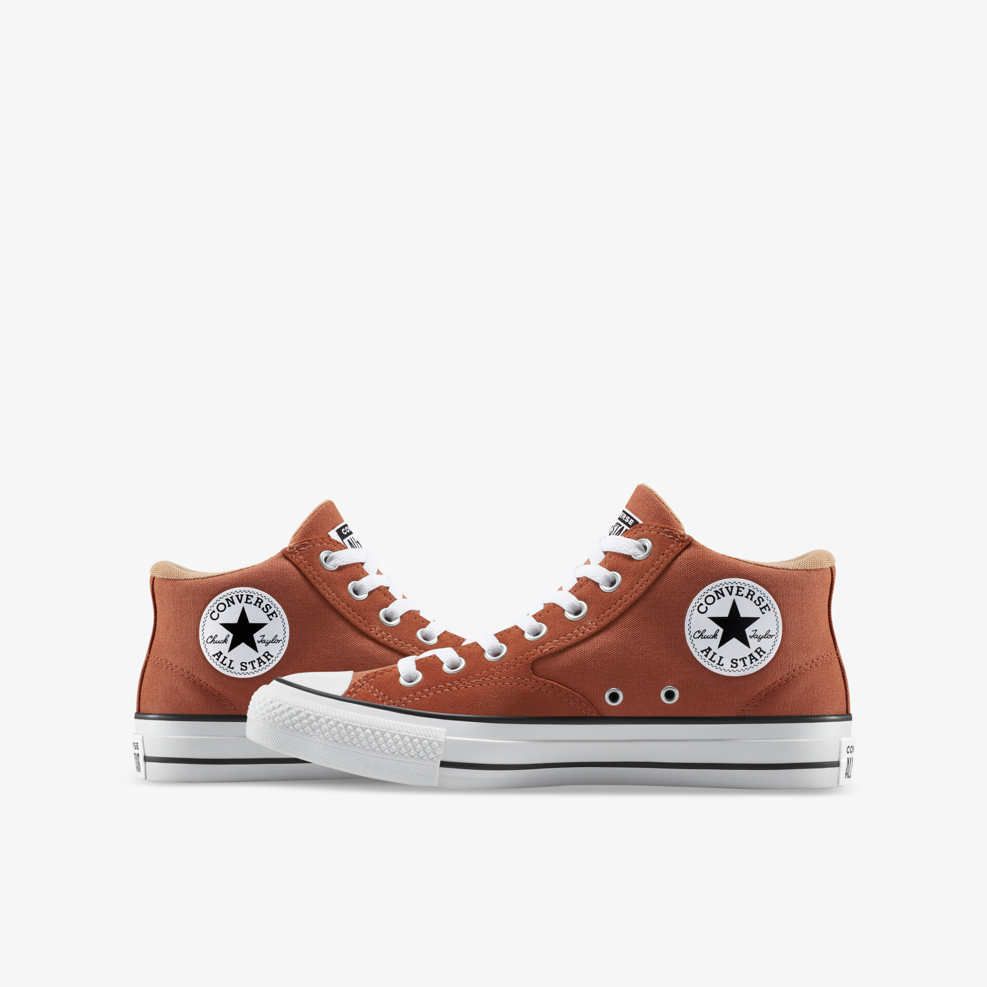 Retro-Style Sneakers in warmem Orange mit weißer Gummisohle und klassischem Design, bequem und strapazierfähig