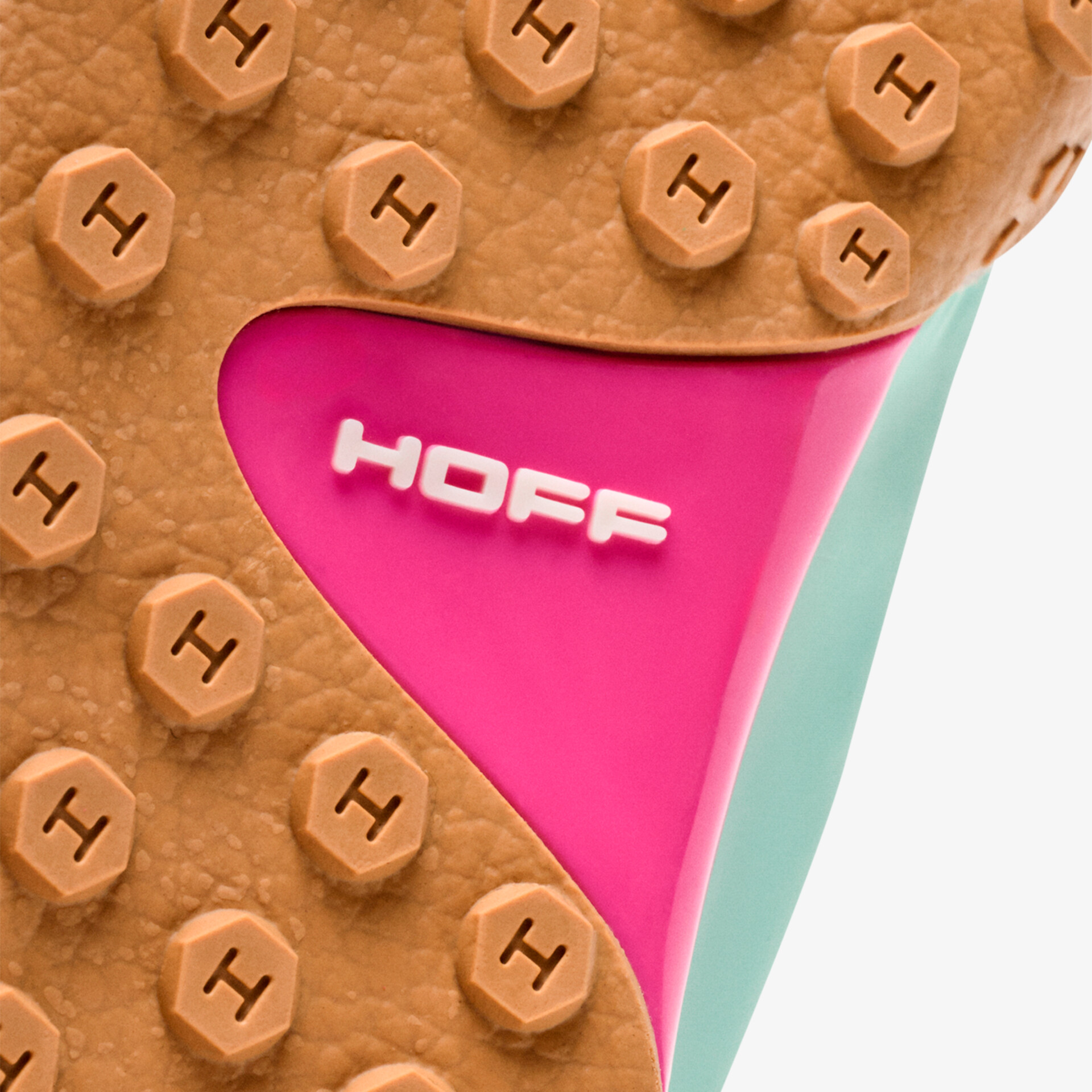 Detailaufnahme der robusten, griffigen Sohle mit markantem HOFF Logo für optimalen Halt
