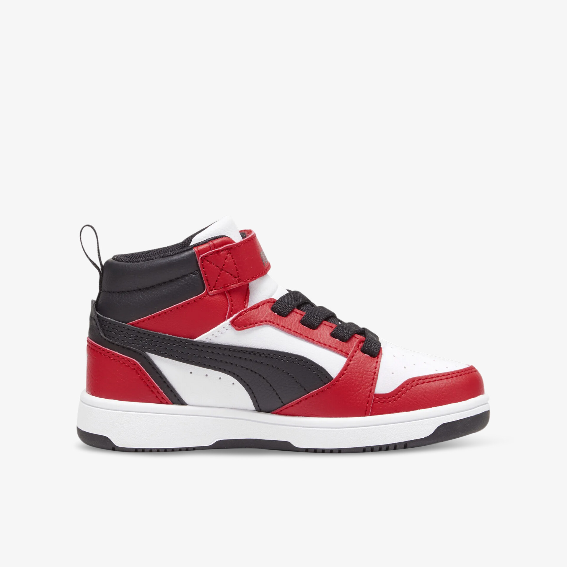 Sportlicher, bequemer Schuh mit modernem Design und verstärkter Ferse in rot, schwarz und weiß