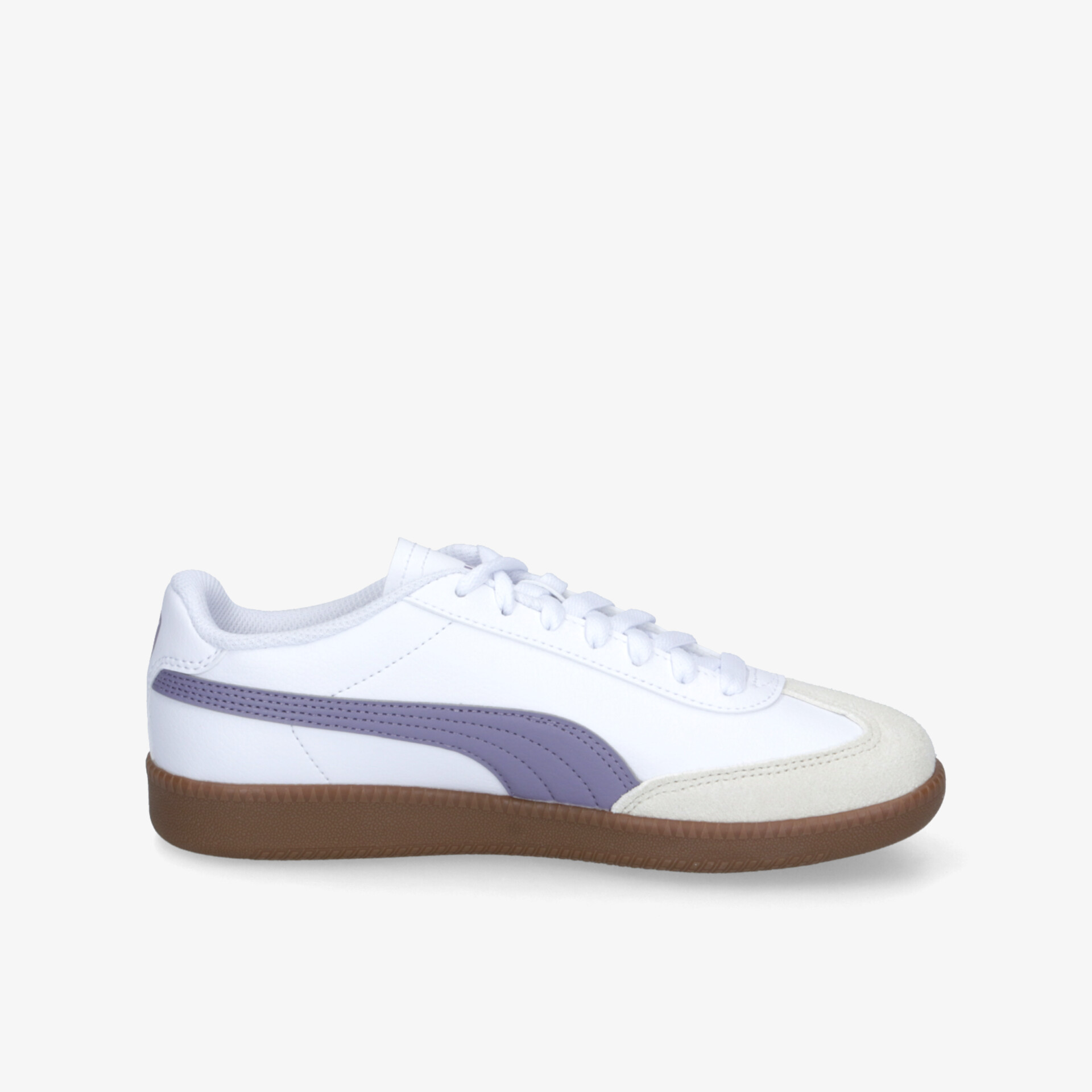 Seitenansicht eines weißen Sneakers mit brauner rutschfester Sohle und sportlichem Design