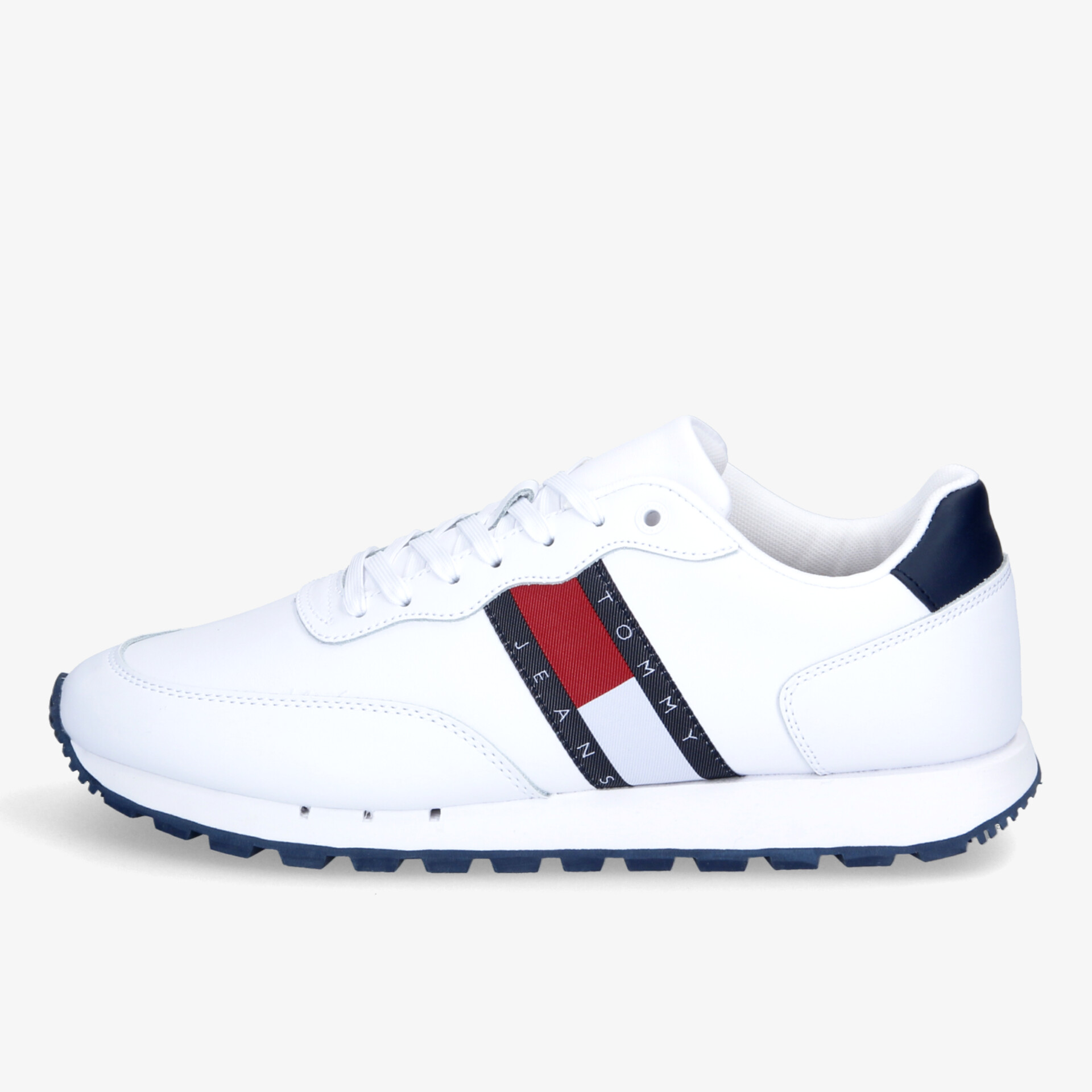 Weißer Sneaker mit blauen und roten Akzenten, bequemer Sitz und rutschfeste Sohle