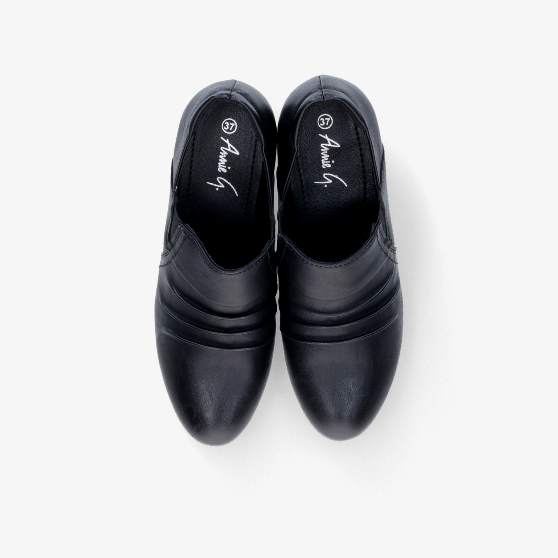 Elegante schwarze Slipper aus Leder, bequem gepolstert für ganztägigen Tragekomfort, robust und vielseitig einsetzbar.