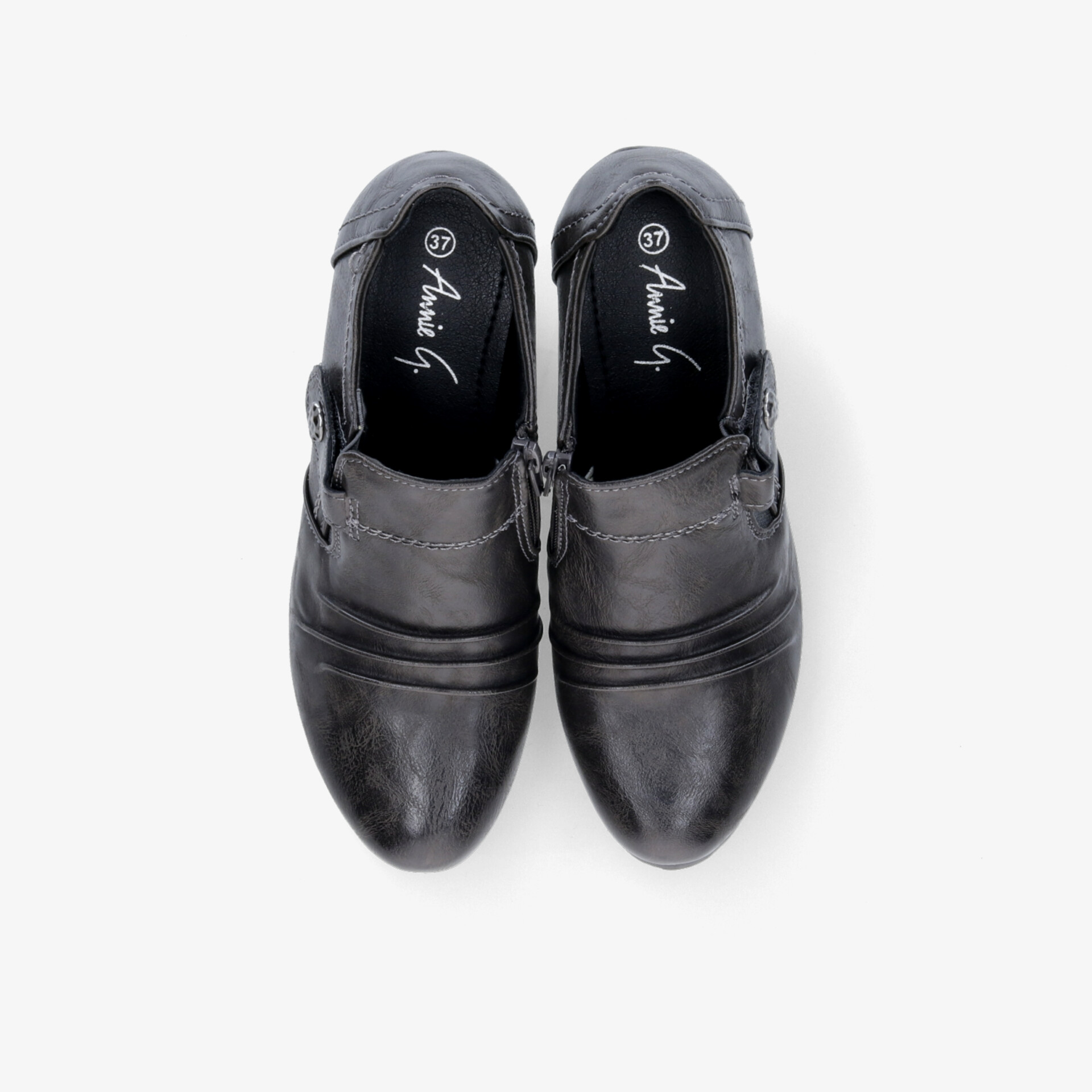 Schwarze Halbschuhe als Paar in klarer Draufsicht mit elegantem und langlebigem Design