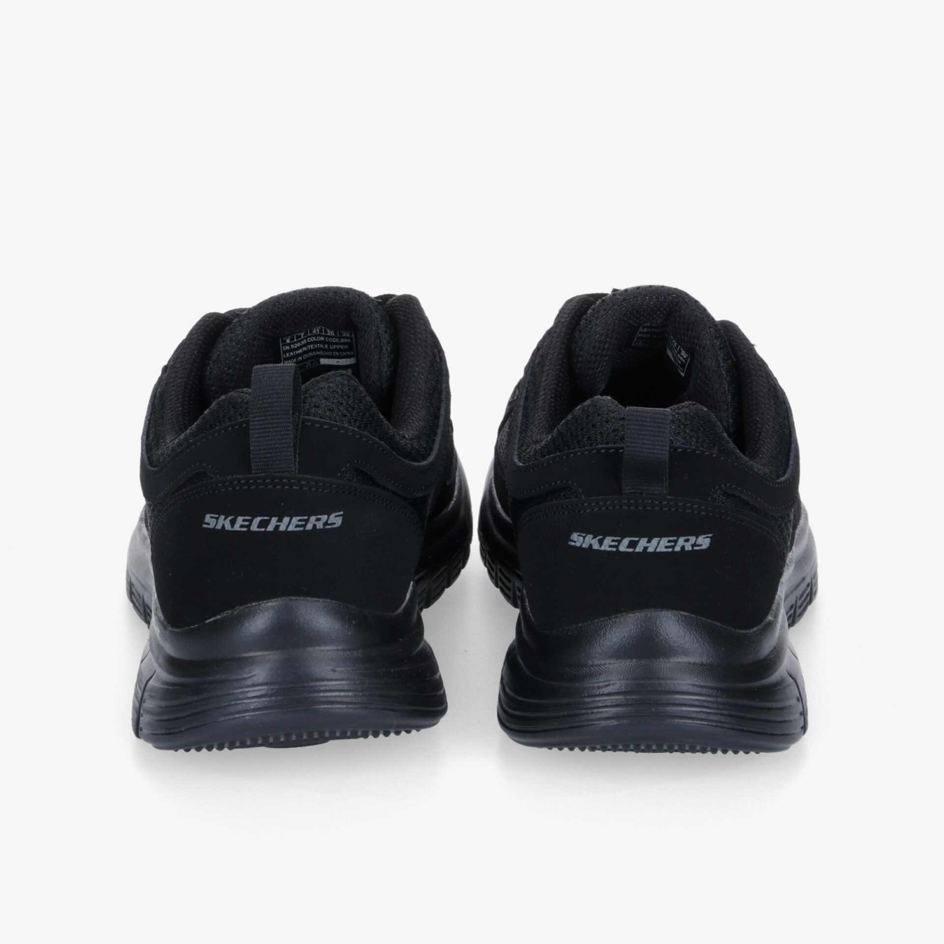 Schwarze sportliche Sneakers bieten leichten Tragekomfort und rutschfeste Sohle für optimalen Halt.