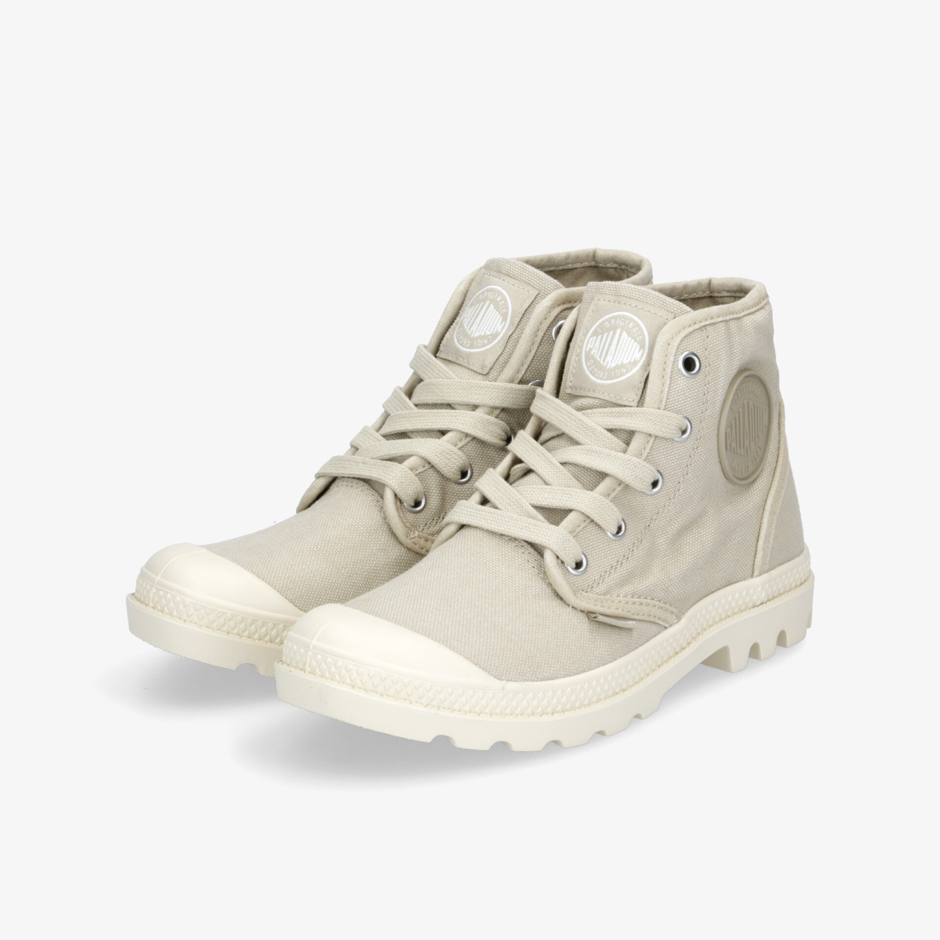 Beige Schnürboots mit robuster Sohle und klassischem Design ideal für Alltag und Freizeitaktivitäten.