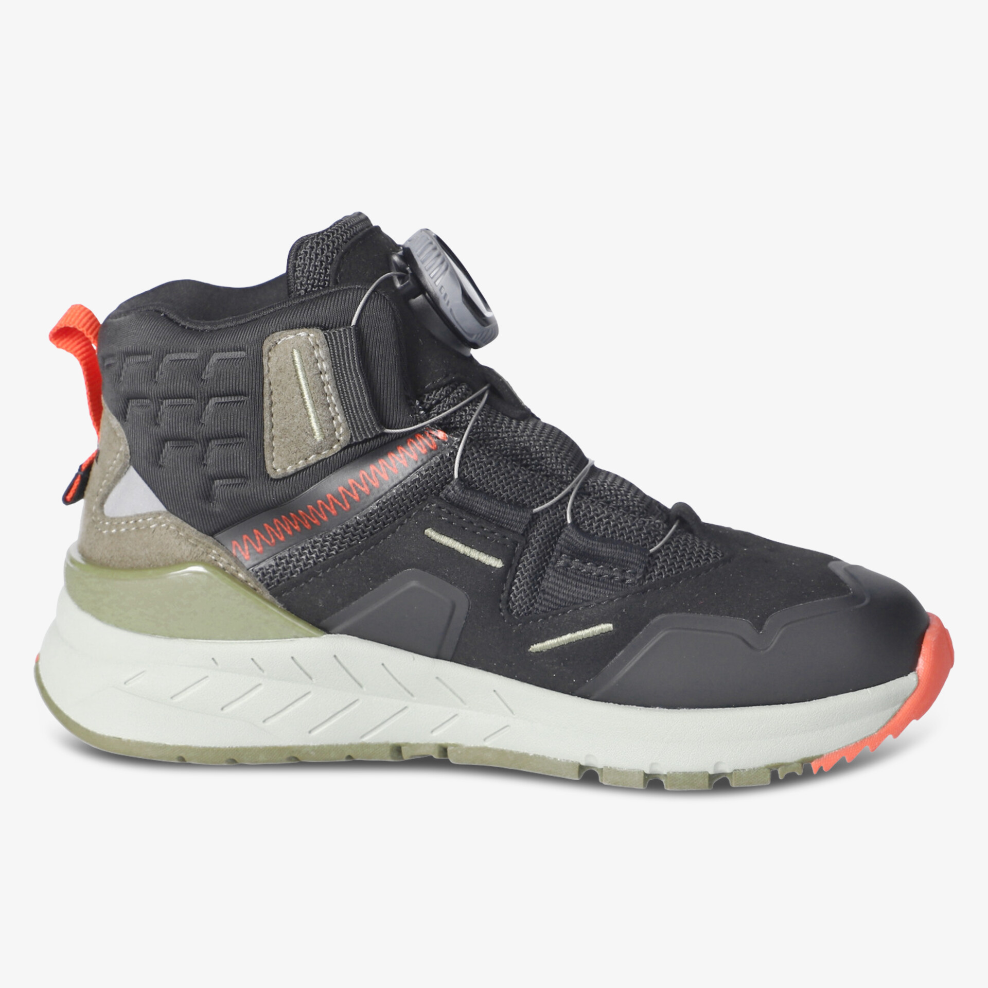 Moderner Sportschuh mit atmungsaktivem Obermaterial, robuster Sohle und komfortabler Passform