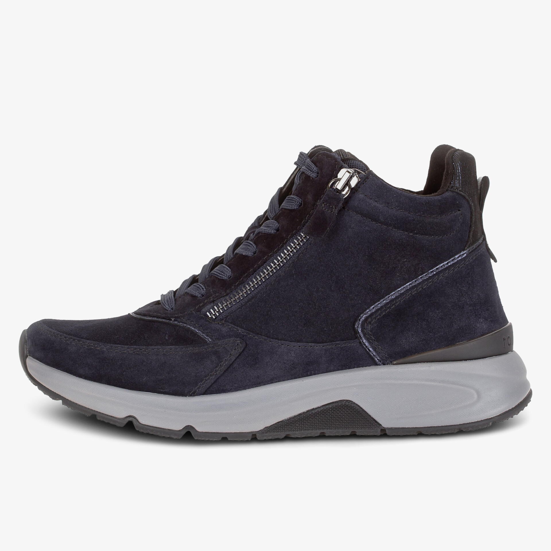 Modischer und komfortabler Sportschuh mit robustem Design und atmungsaktivem Material in klarer Seitenansicht