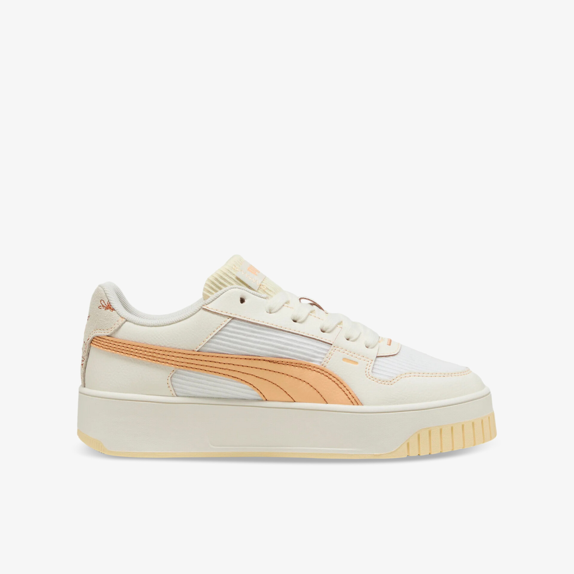 Beige-weißer Sneaker mit Plateau-Sohle, sportlich und komfortabel, klare seitliche Ansicht
