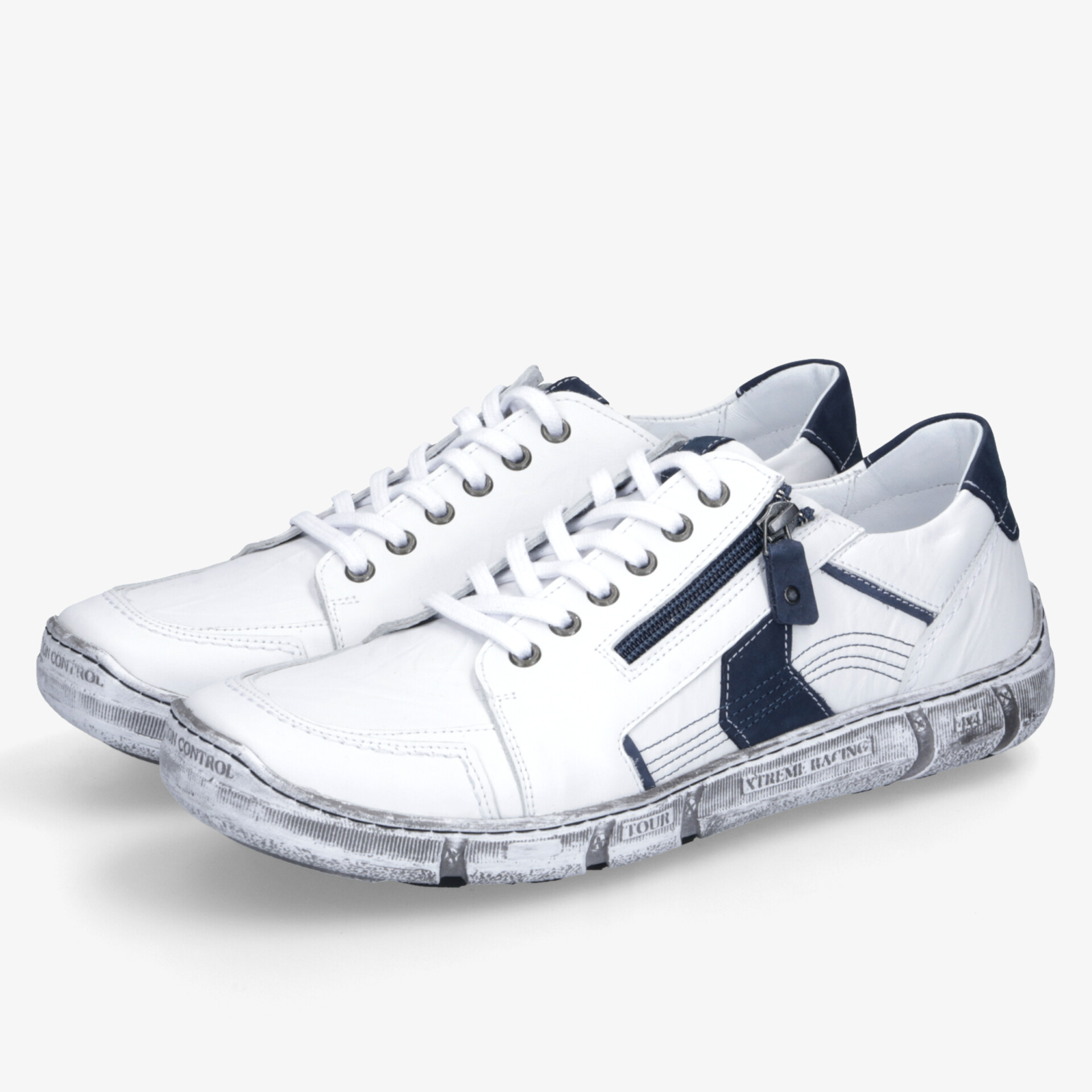 Weiße Freizeitschuhe mit seitlichem Reißverschluss und flexibler Sohle für hohen Tragekomfort