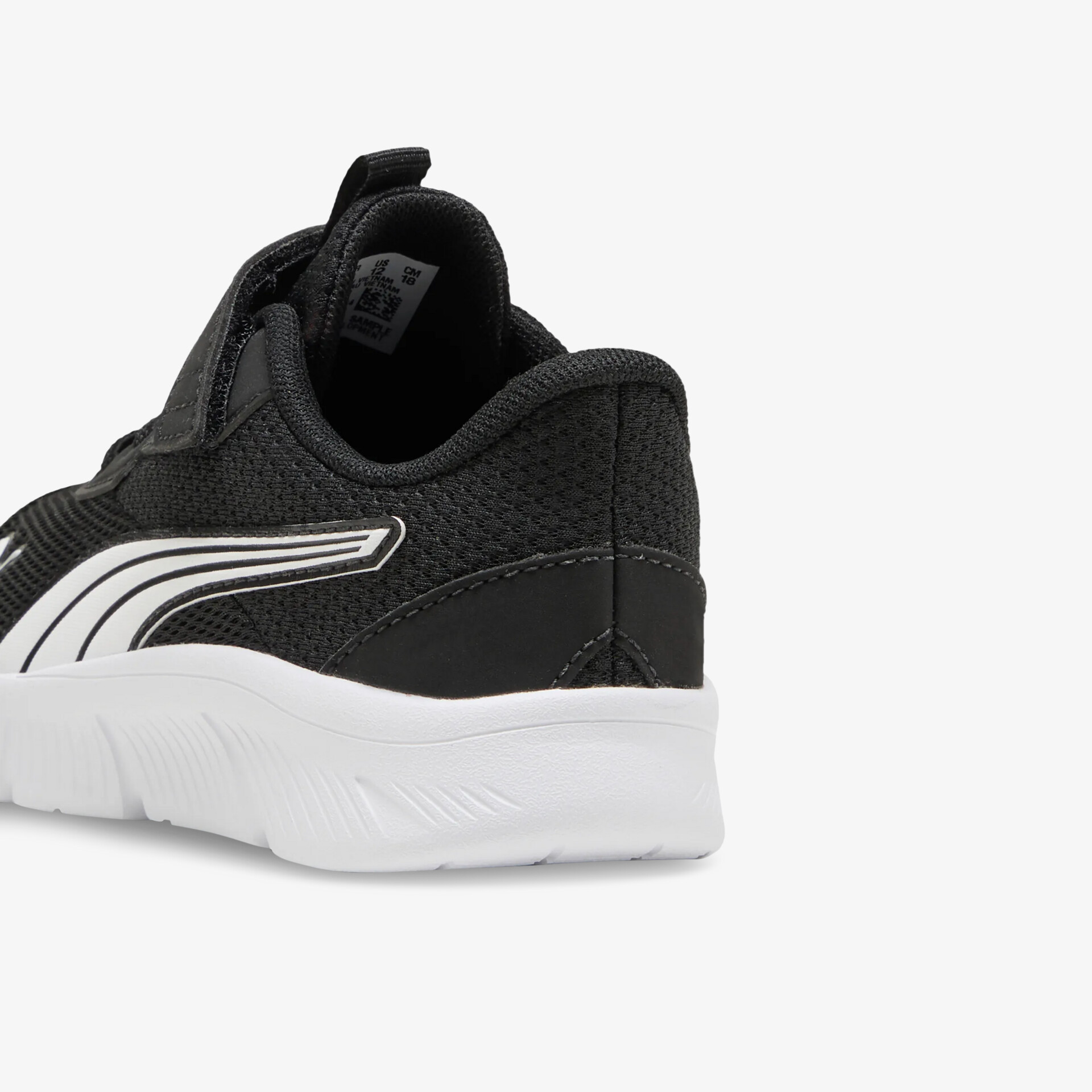 Schwarzer leichter Sportschuh mit weißer Sohle, rutschfest und gepolstert für optimalen Tragekomfort