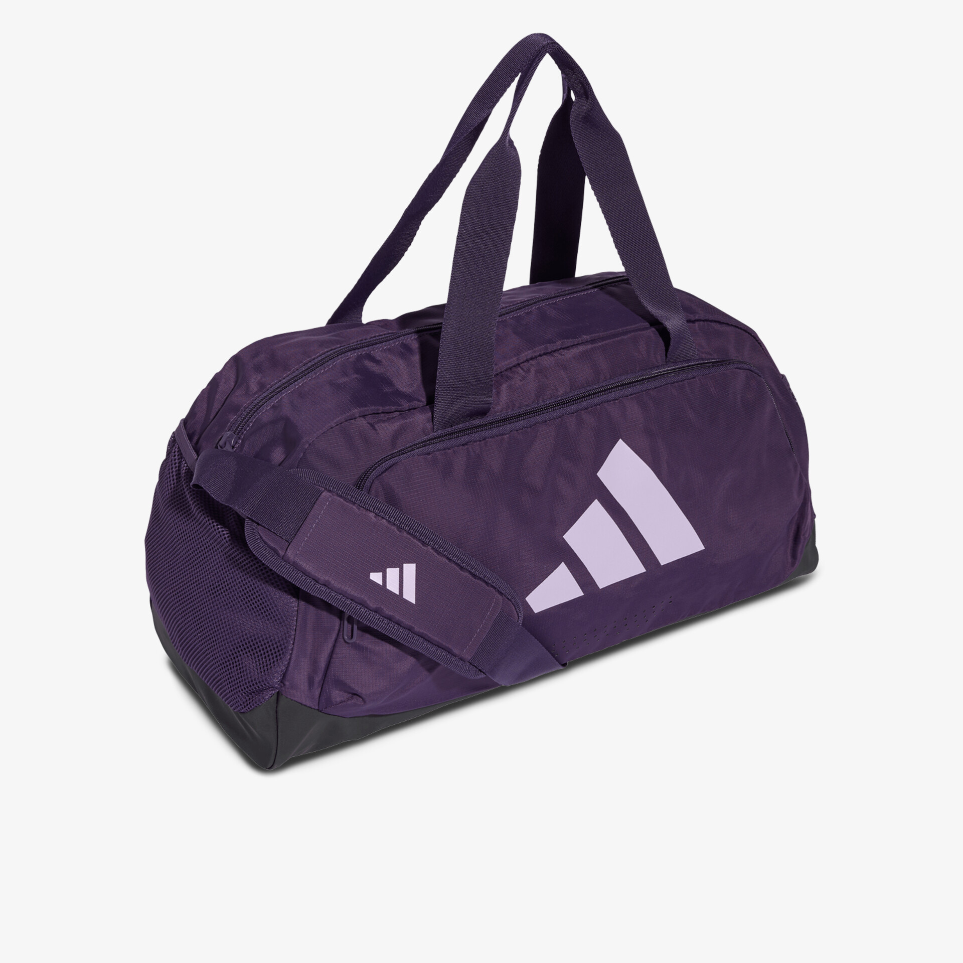 Robuste geräumige Sporttasche mit verstellbarem Schulterriemen und praktischem Tragegriff in dunklem Farbton