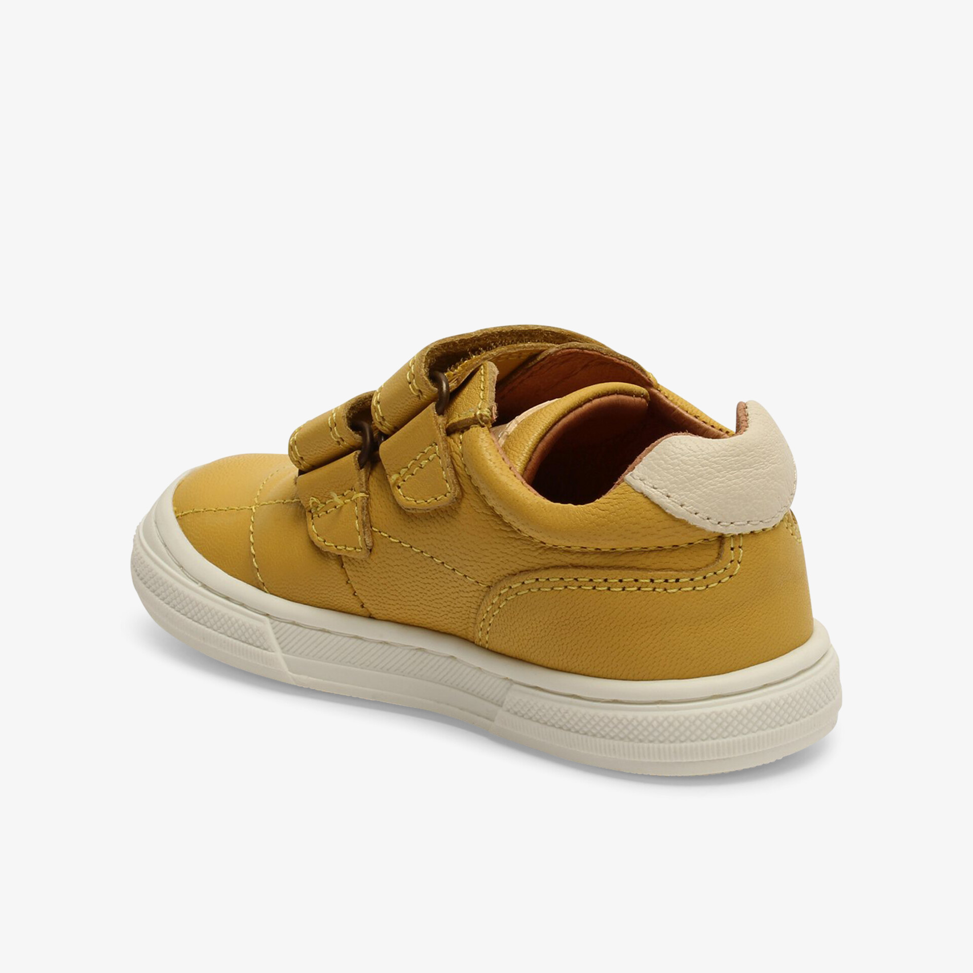 Gelber Lederschuh mit doppeltem Klettverschluss und robuster, rutschfester weißer Sohle für optimalen Halt.