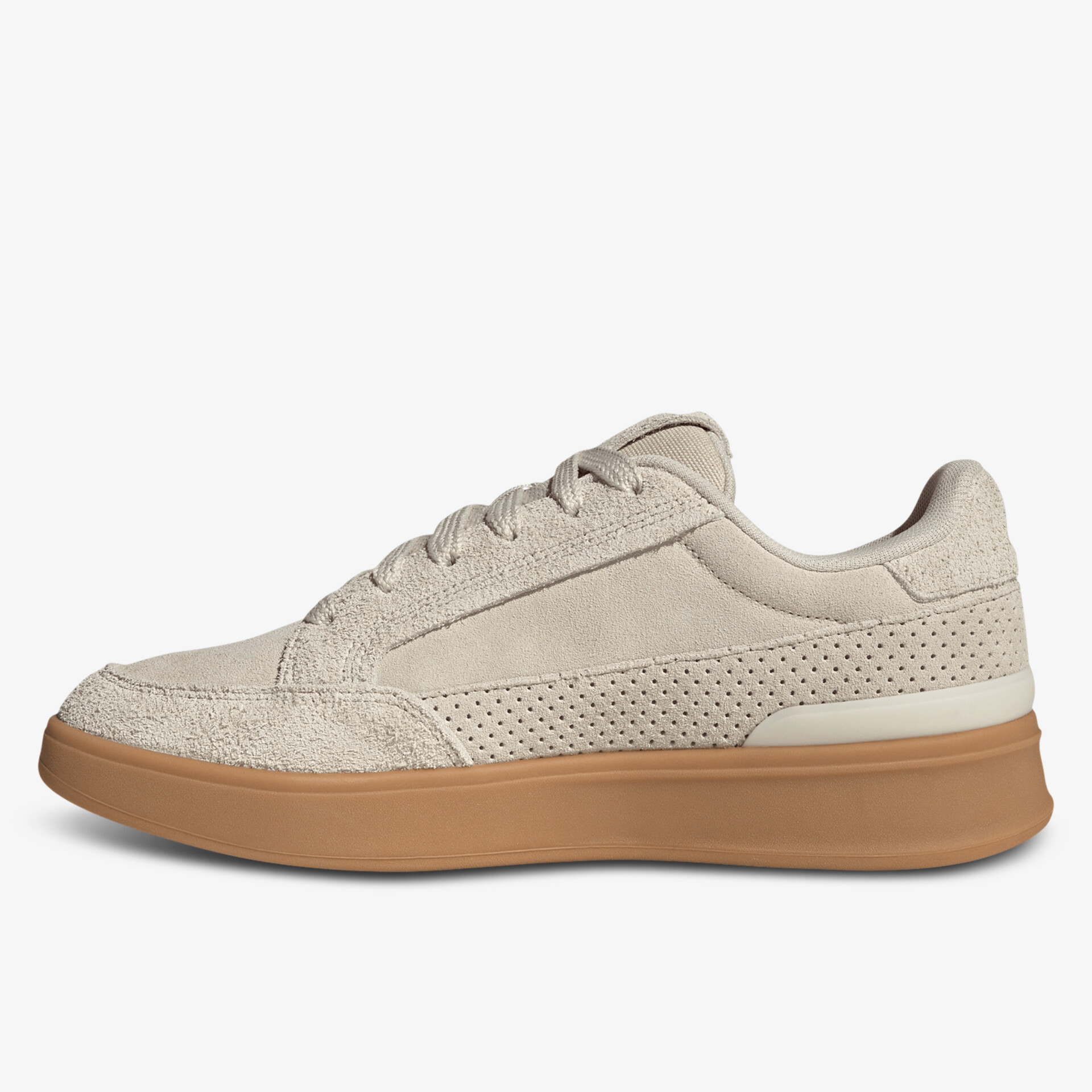 Bequemer Sneaker mit perforiertem Obermaterial und robuster brauner Gummisohle, seitliche Ansicht