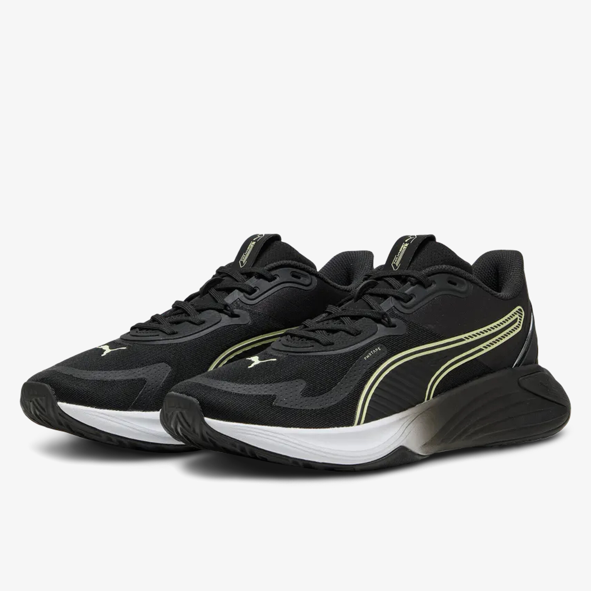 Schwarze Sportschuhe mit komfortabler Dämpfung und leichter, atmungsaktiver Oberfläche in seitlicher Ansicht