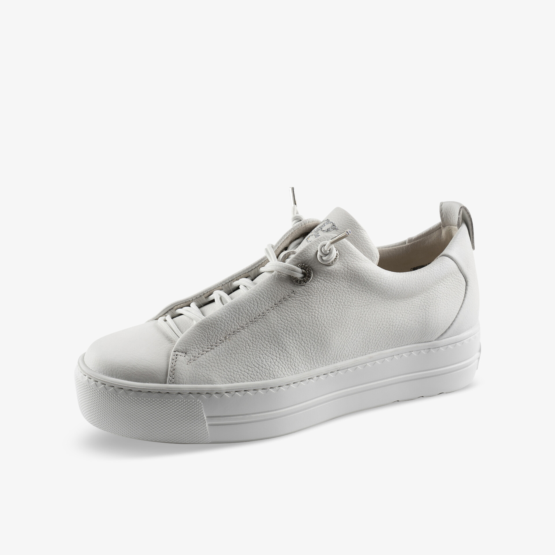 Moderner weißer Sneaker mit komfortabler Plateau-Sohle und stilvollem Design für einen urbanen Look.
