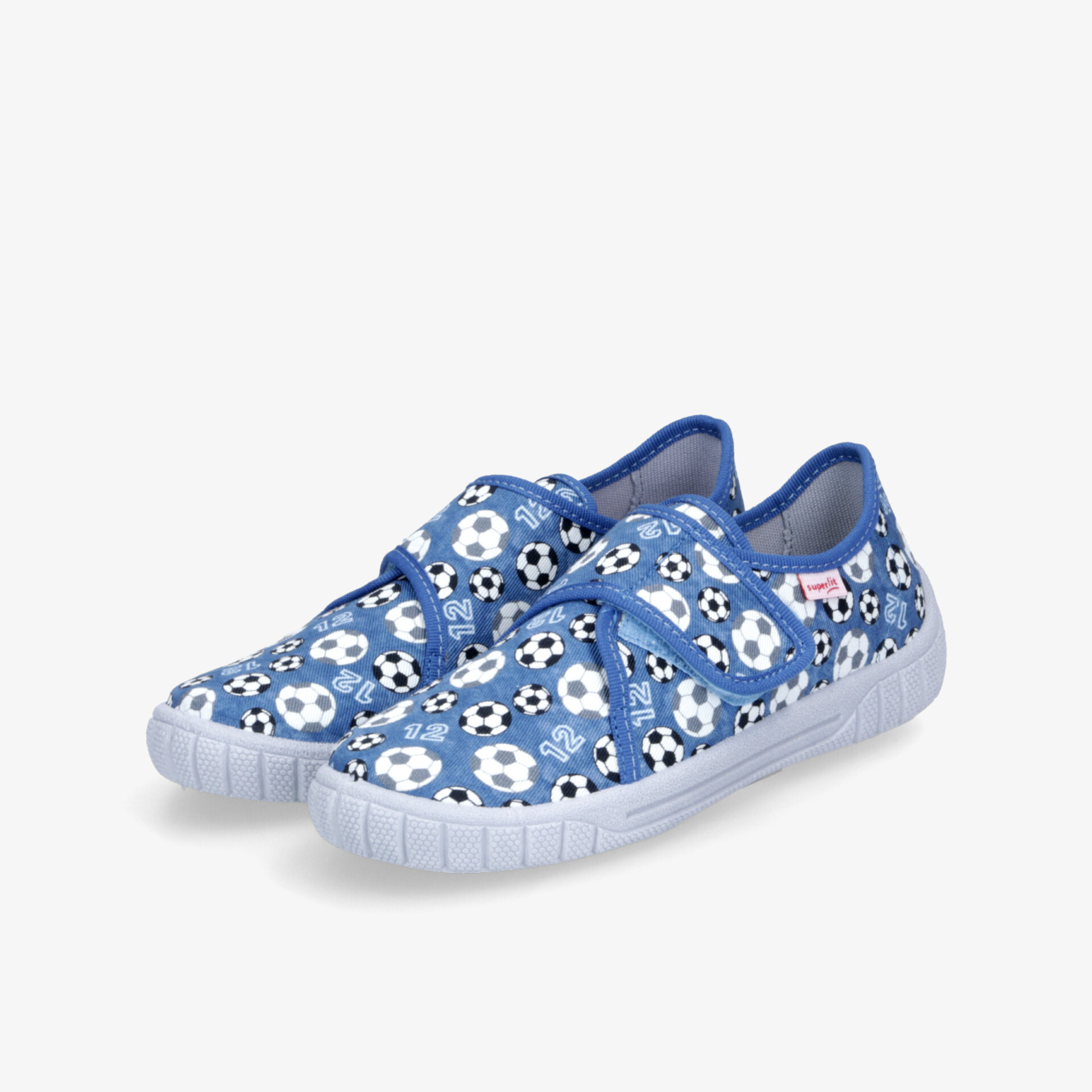 Blau sportliche Kinder-Hausschuhe mit flexiblem Klettverschluss und rutschfester Sohle, mit auffälligem Fußballmuster