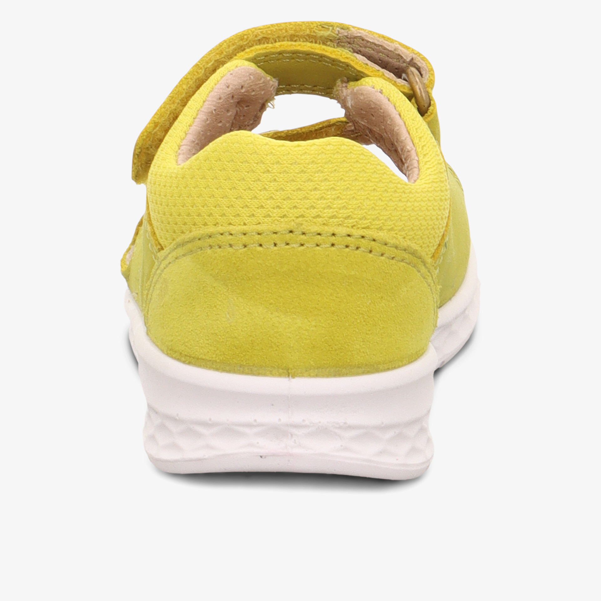 Rückansicht eines sportlichen gelben Velourslederschuhs mit atmungsaktivem Obermaterial und Klettverschluss