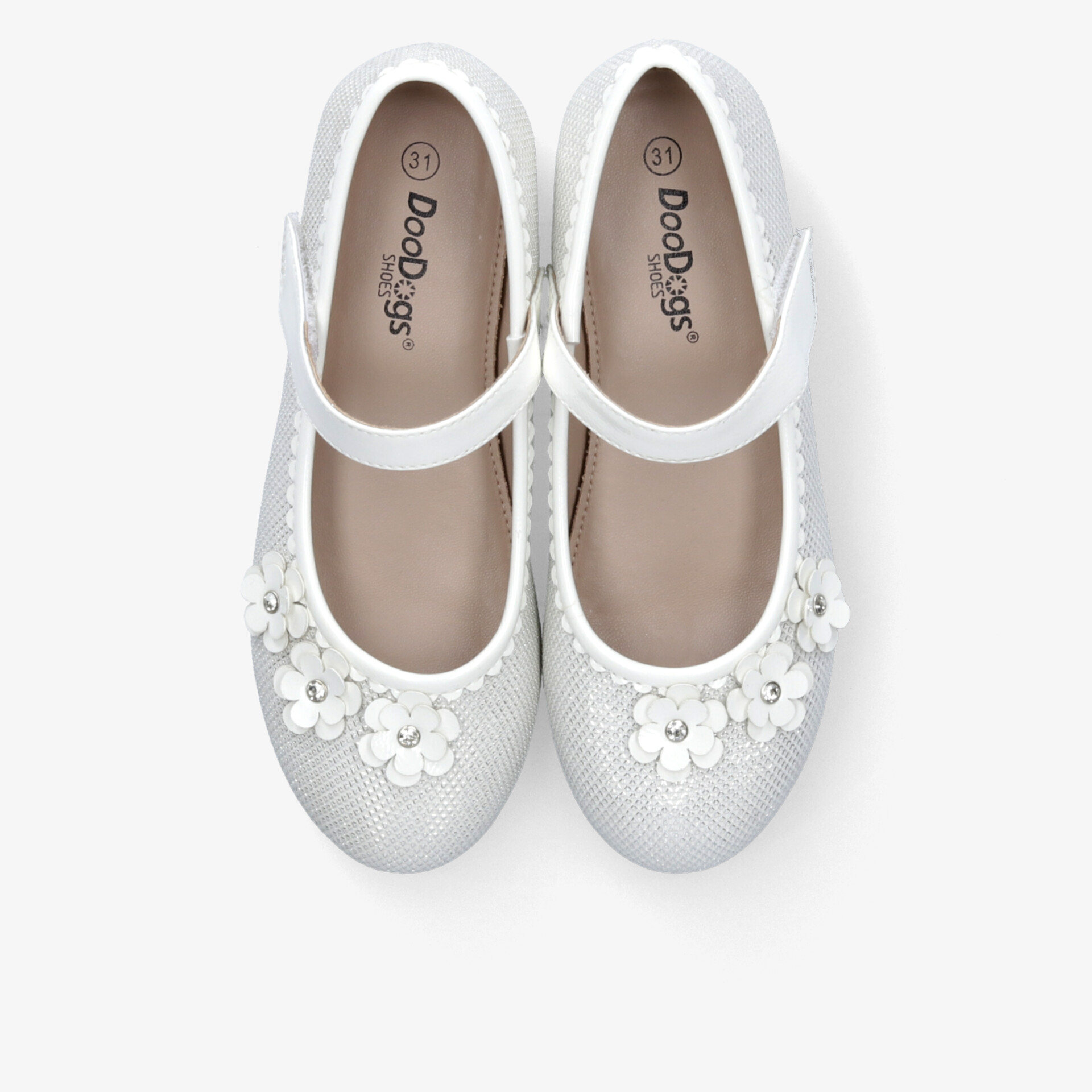 Elegante weiße Schuhe mit Blumenverzierung und praktischem Klettverschluss für bequemen Halt