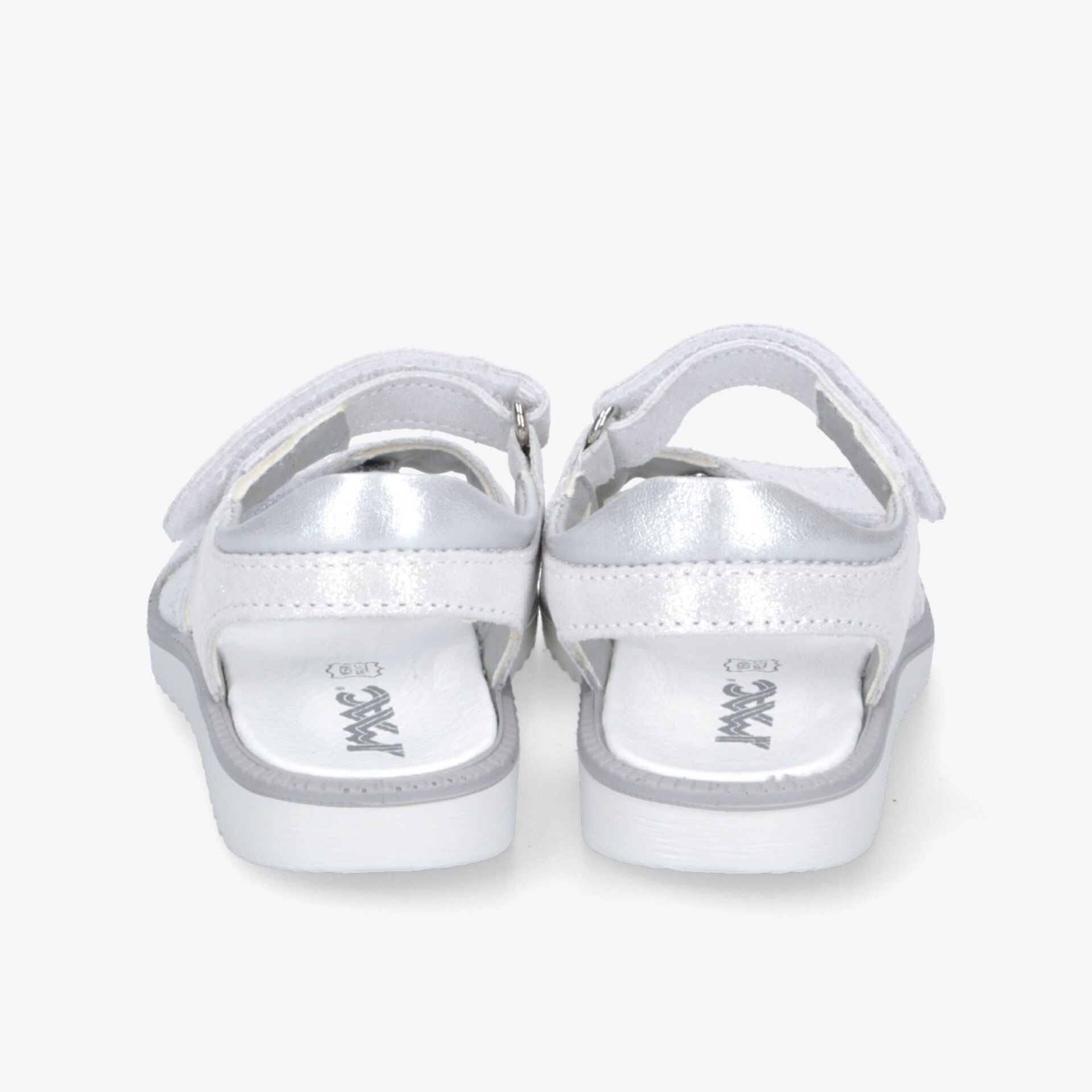 Weiße Sandalen mit verstellbaren Riemen und bequemer Passform in klarer Rückansicht