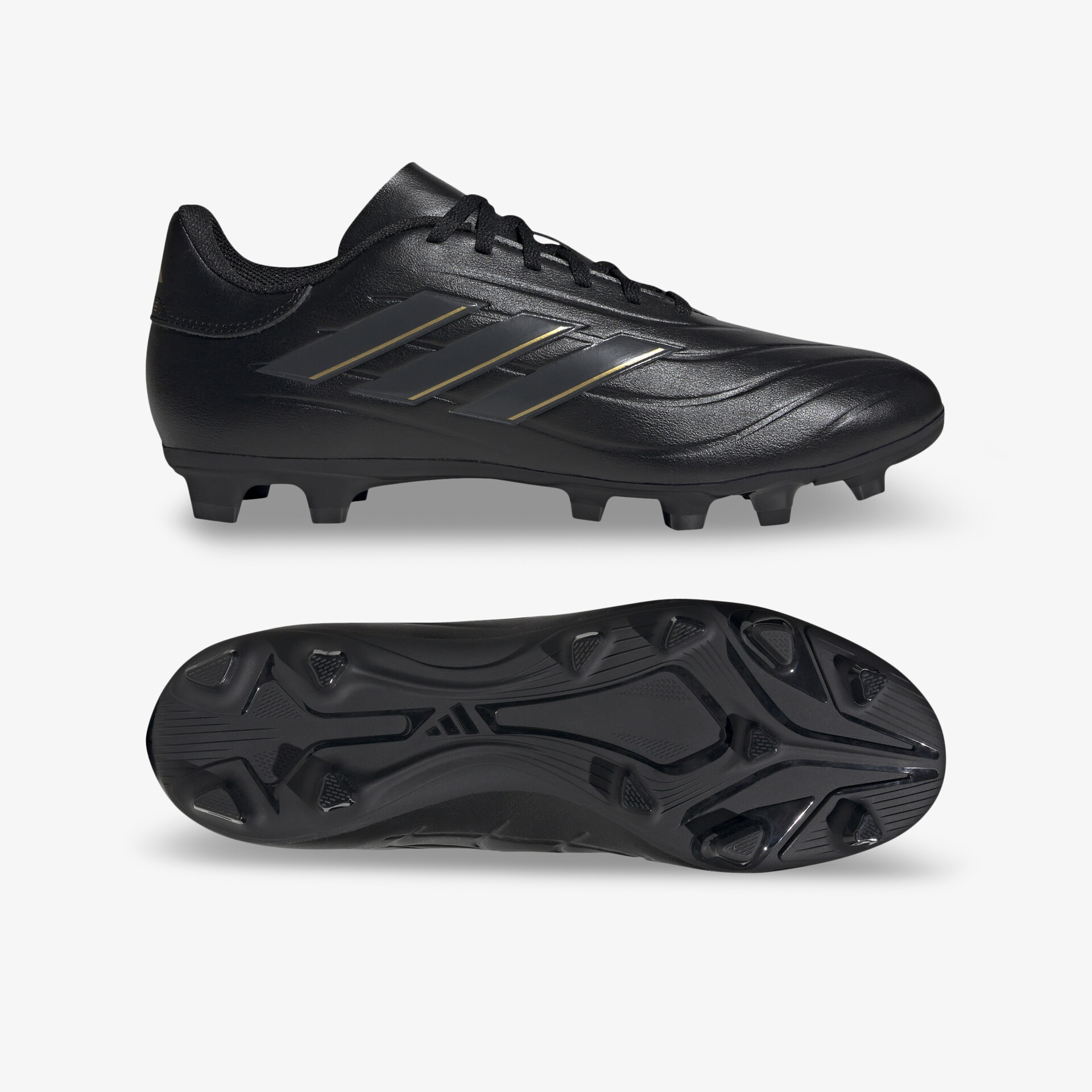 Schwarzer Fußballschuh mit flexibler, rutschfester Sohle für optimalen Halt und hohen Tragekomfort