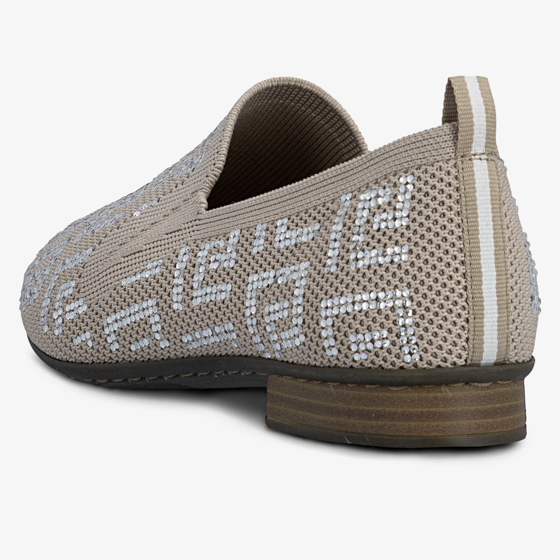 Beiger leichter Schuh mit atmungsaktivem Textilmaterial und rutschfester Laufsohle, seitliche Ansicht