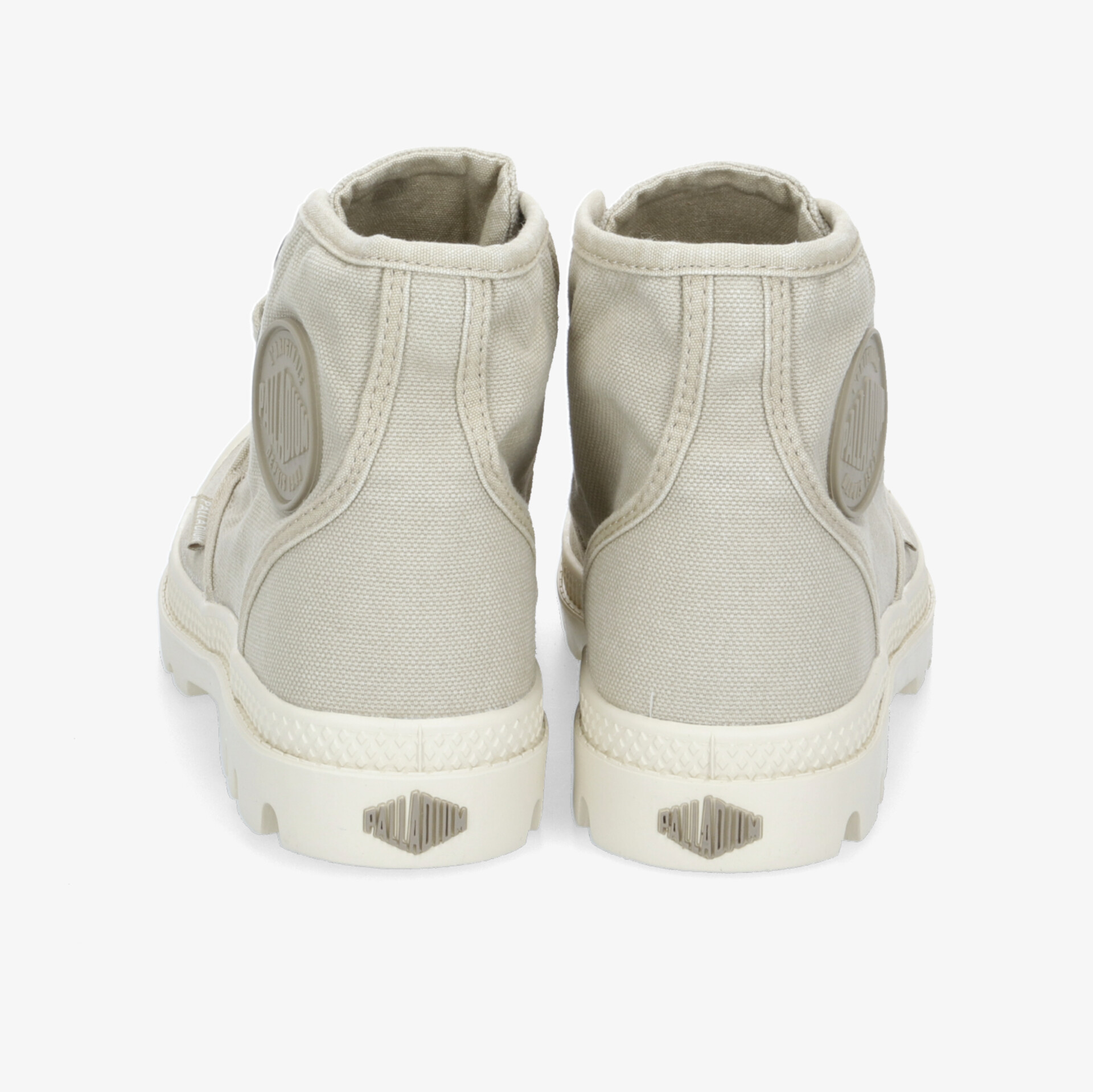 Bequeme und stilvolle beige Canvas-Schuhe mit robustem Design und modernem Look von hinten