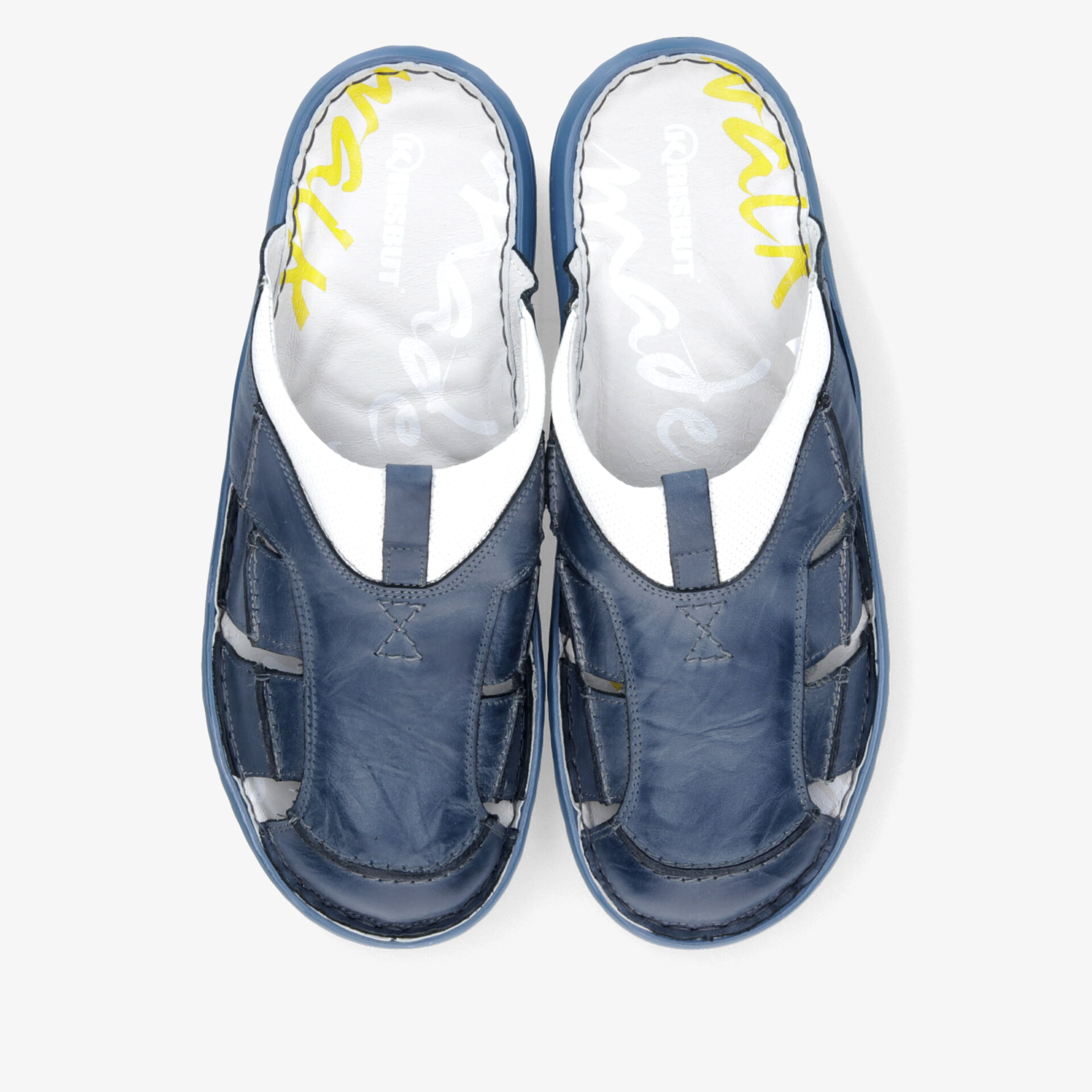 Bequeme blaue Sandalen im Paar mit offenem Design, leichter und flexibler Konstruktion für angenehmen Tragekomfort
