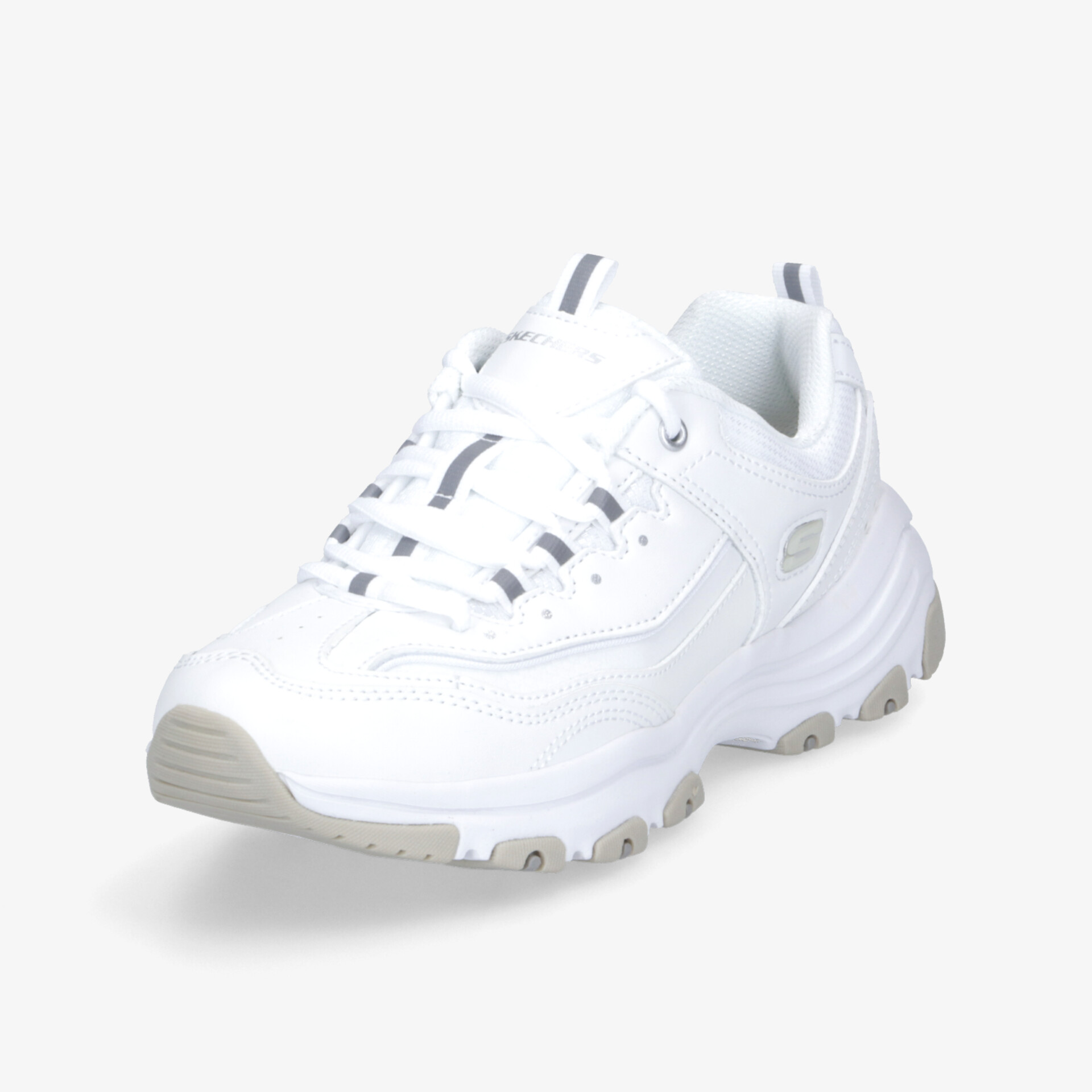 Weißer Sneaker mit robuster Sohle und bequemer Polsterung in schräger Vorderansicht für sportlichen Look