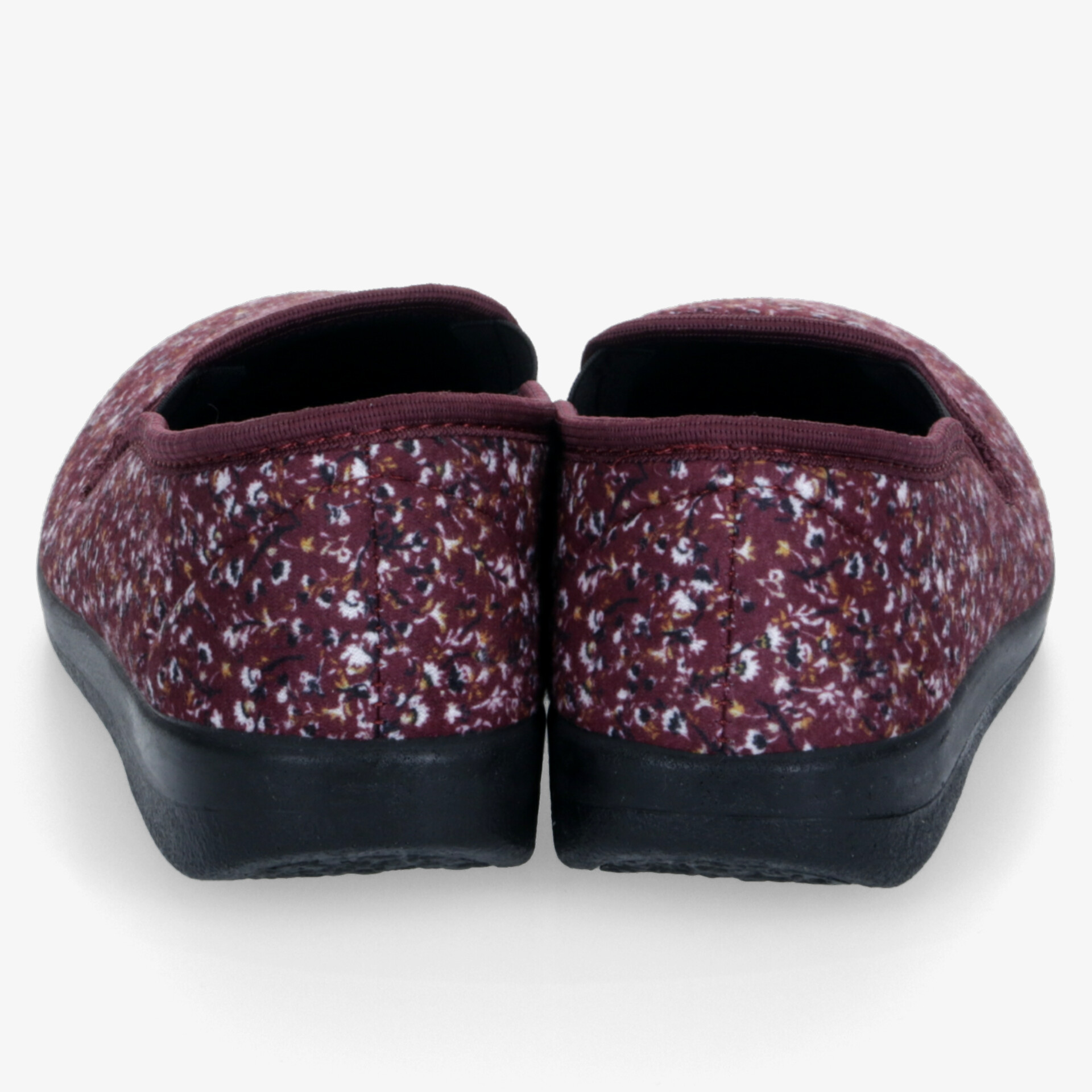 Rückansicht von bunten, gepolsterten Hausschuhen mit rutschfester Sohle für angenehmen Komfort