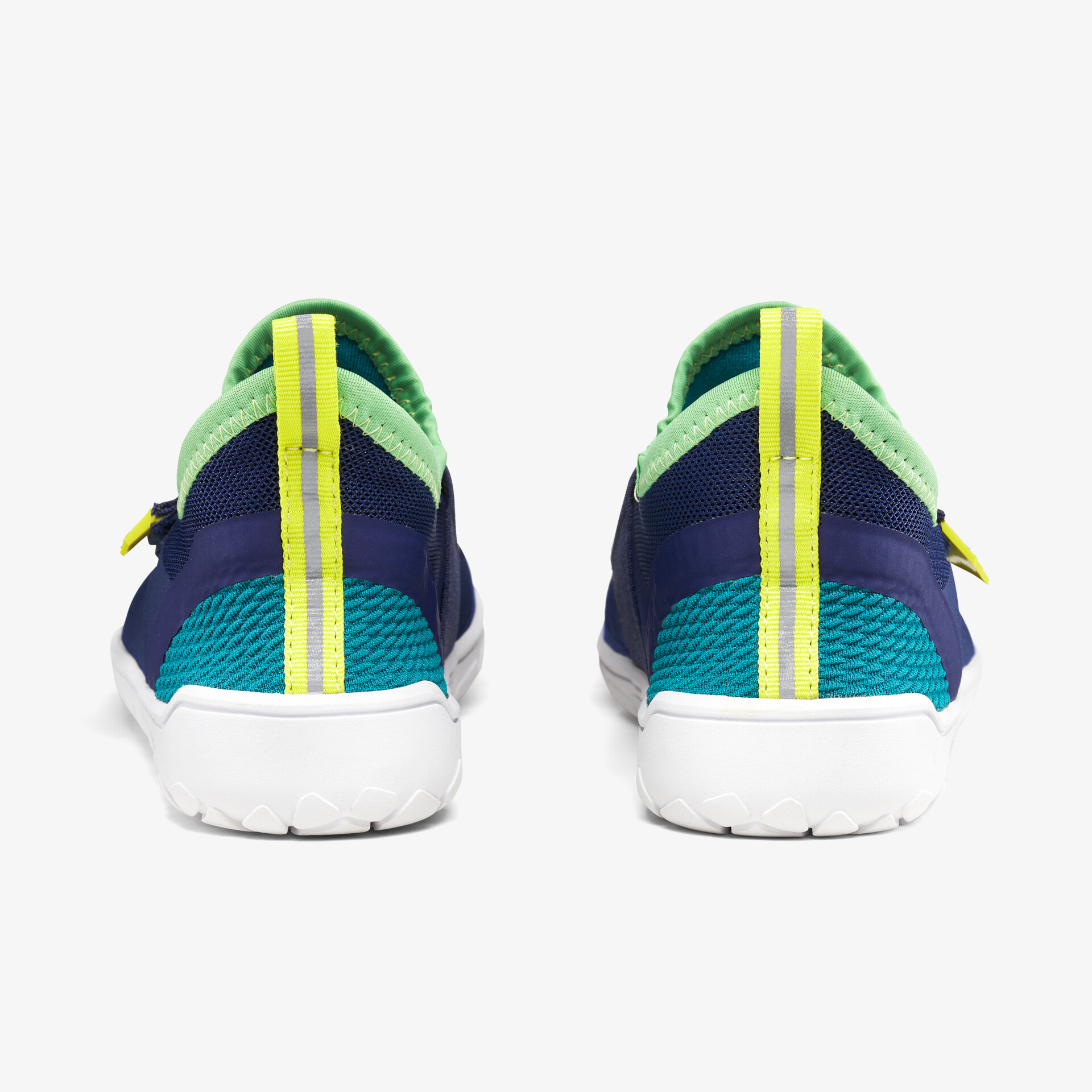 Leichter Laufschuh in Blau und Grün mit atmungsaktivem Obermaterial und flexibler weißer Sohle, Rückansicht