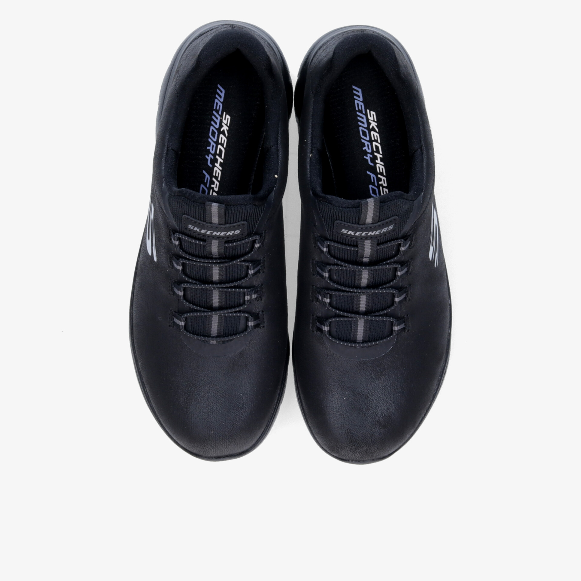 Schwarzes Sneaker-Paar mit komfortabler Polsterung und schnürbarer Oberseite, ideal für sportlichen Alltag